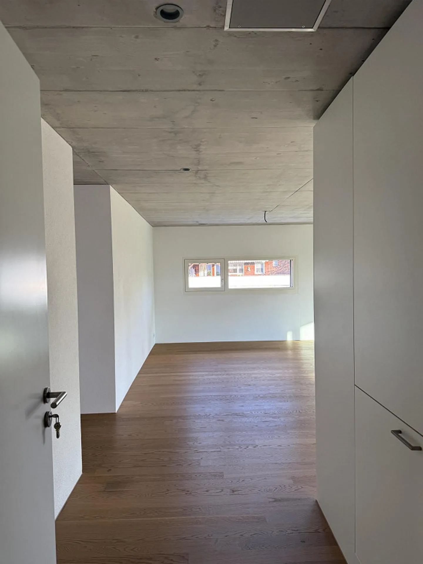 Appartement moderne de 3,5 pièces avec véranda et intérieur élégant - Photo 2 sur 14