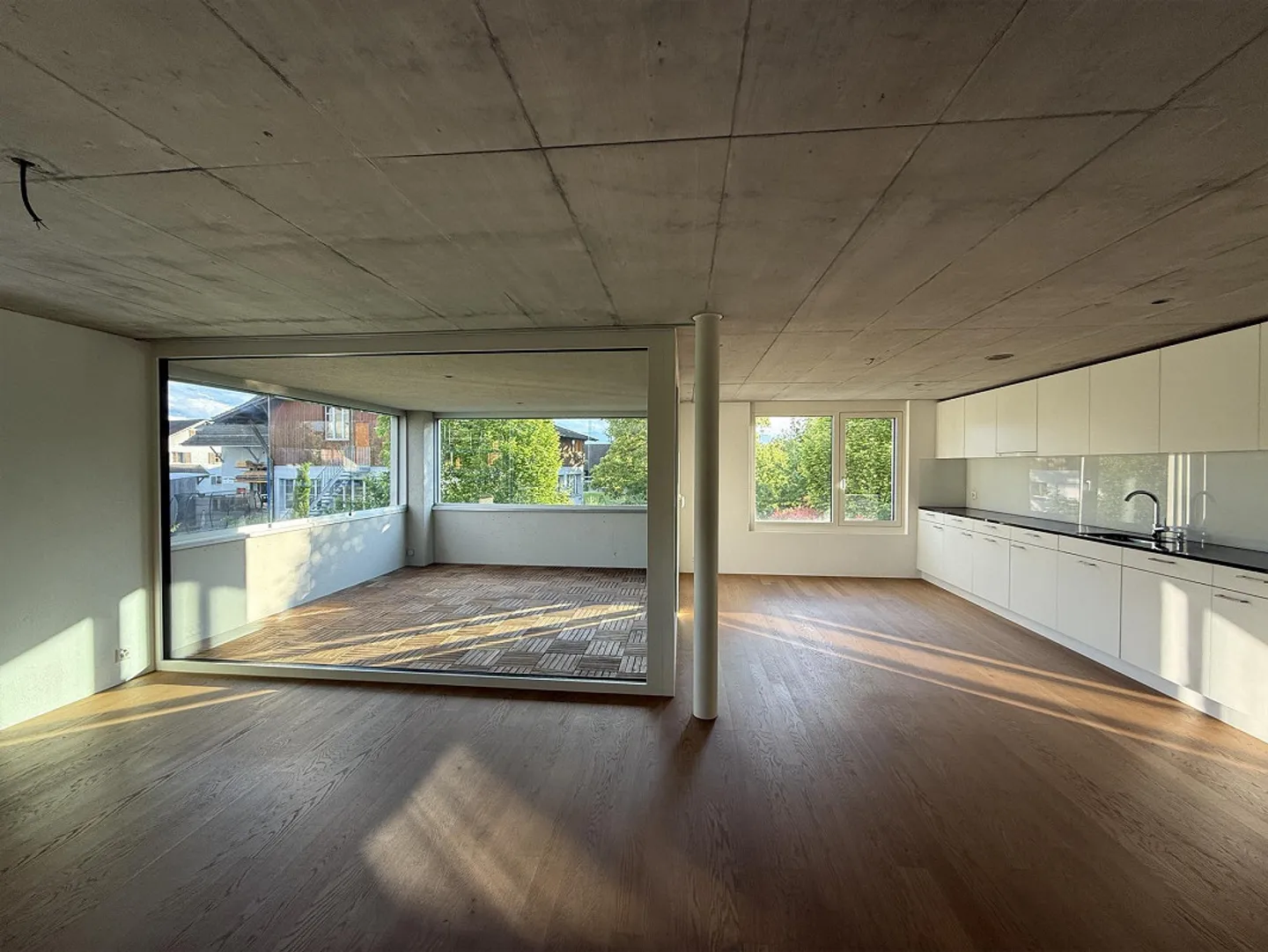 Appartement moderne de 3,5 pièces avec véranda et intérieur élégant - Photo 6 sur 14