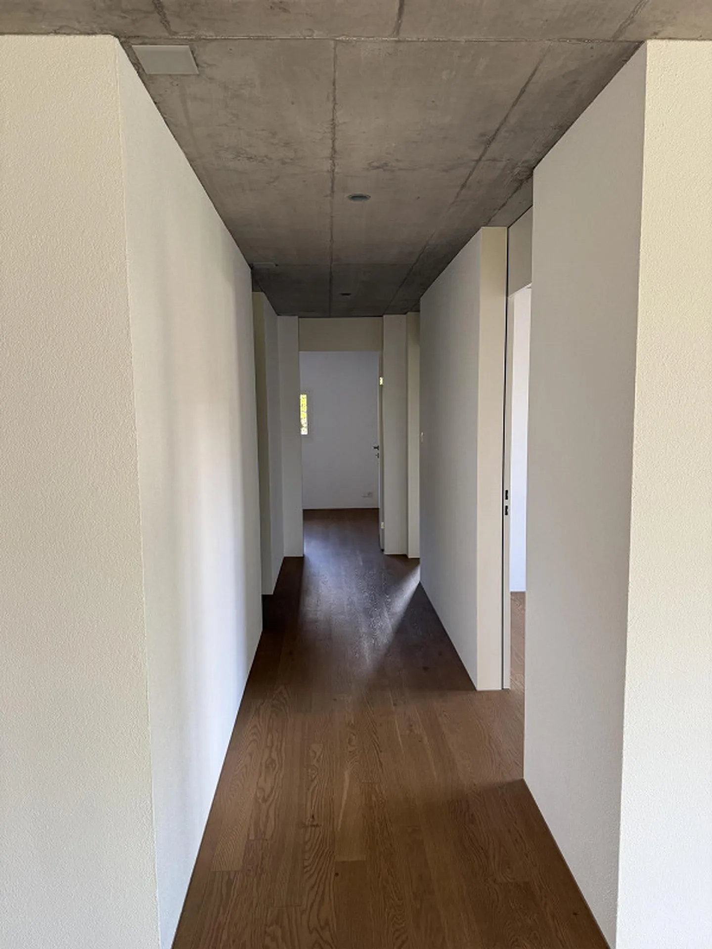 Appartement moderne de 3,5 pièces avec véranda et intérieur élégant - Photo 7 sur 14