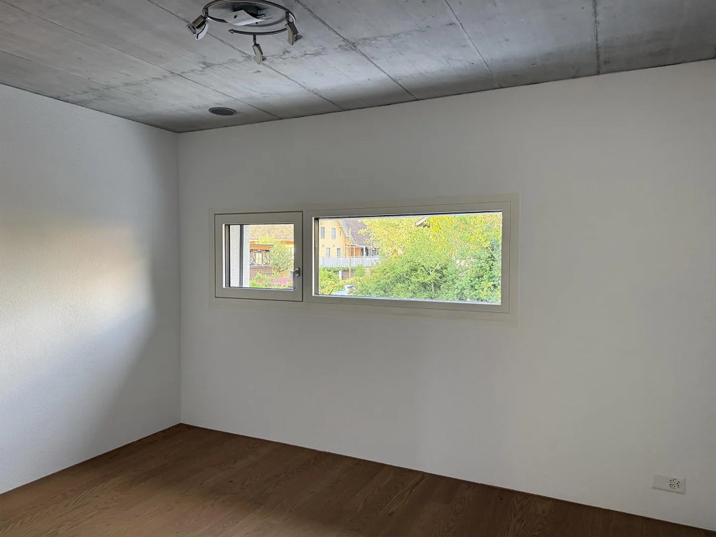 Appartement moderne de 3,5 pièces avec véranda et intérieur élégant - Photo 10 sur 14
