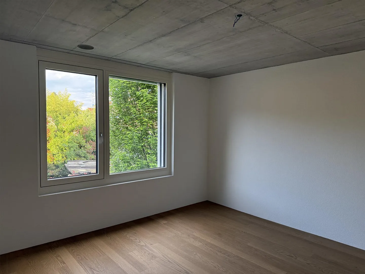 Appartement moderne de 3,5 pièces avec véranda et intérieur élégant - Photo 9 sur 14