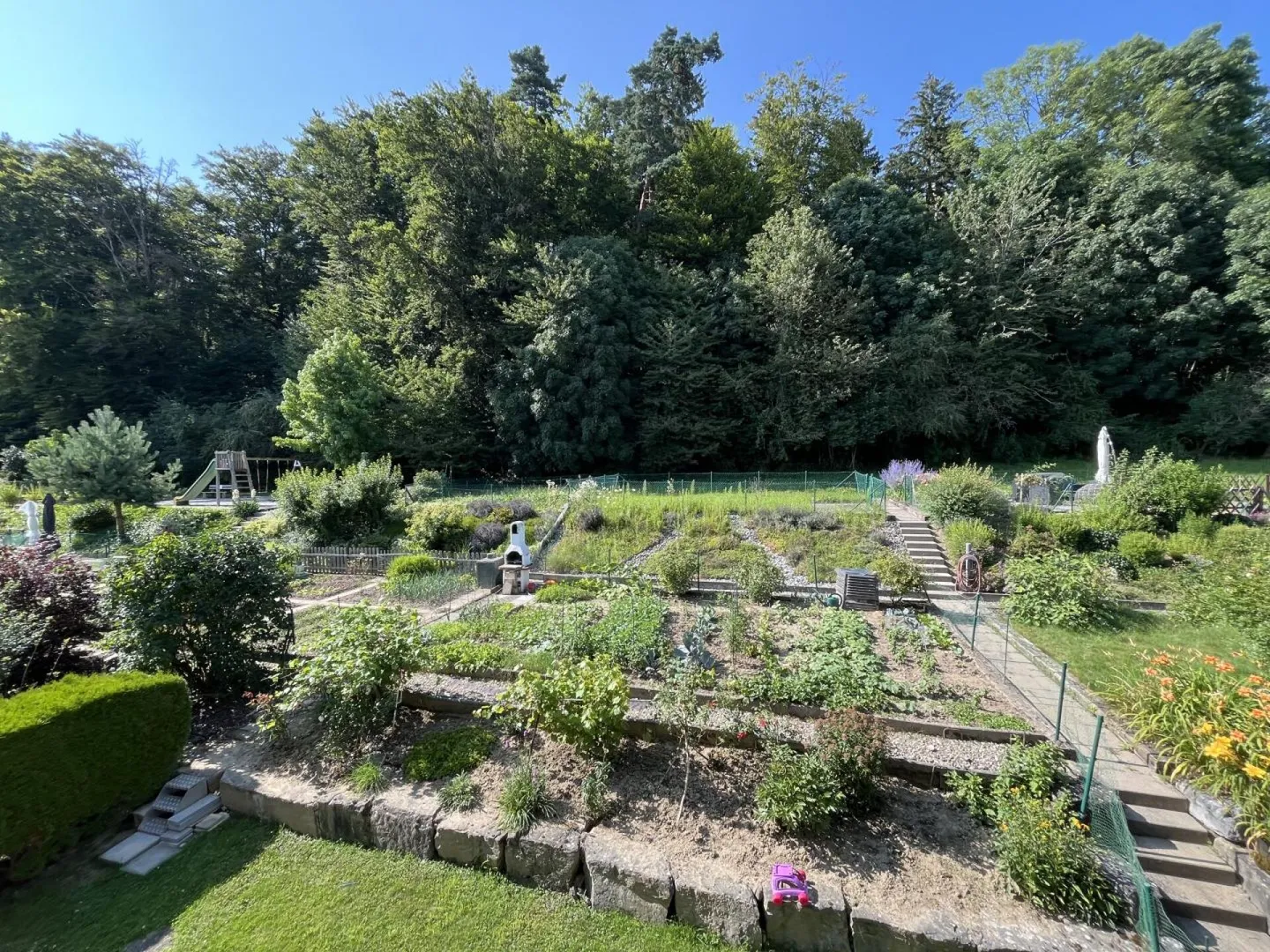 IN UNA MAGNIFICA CORNICE VERDE, CON GIARDINO PRIVATO - Foto 25 di 28