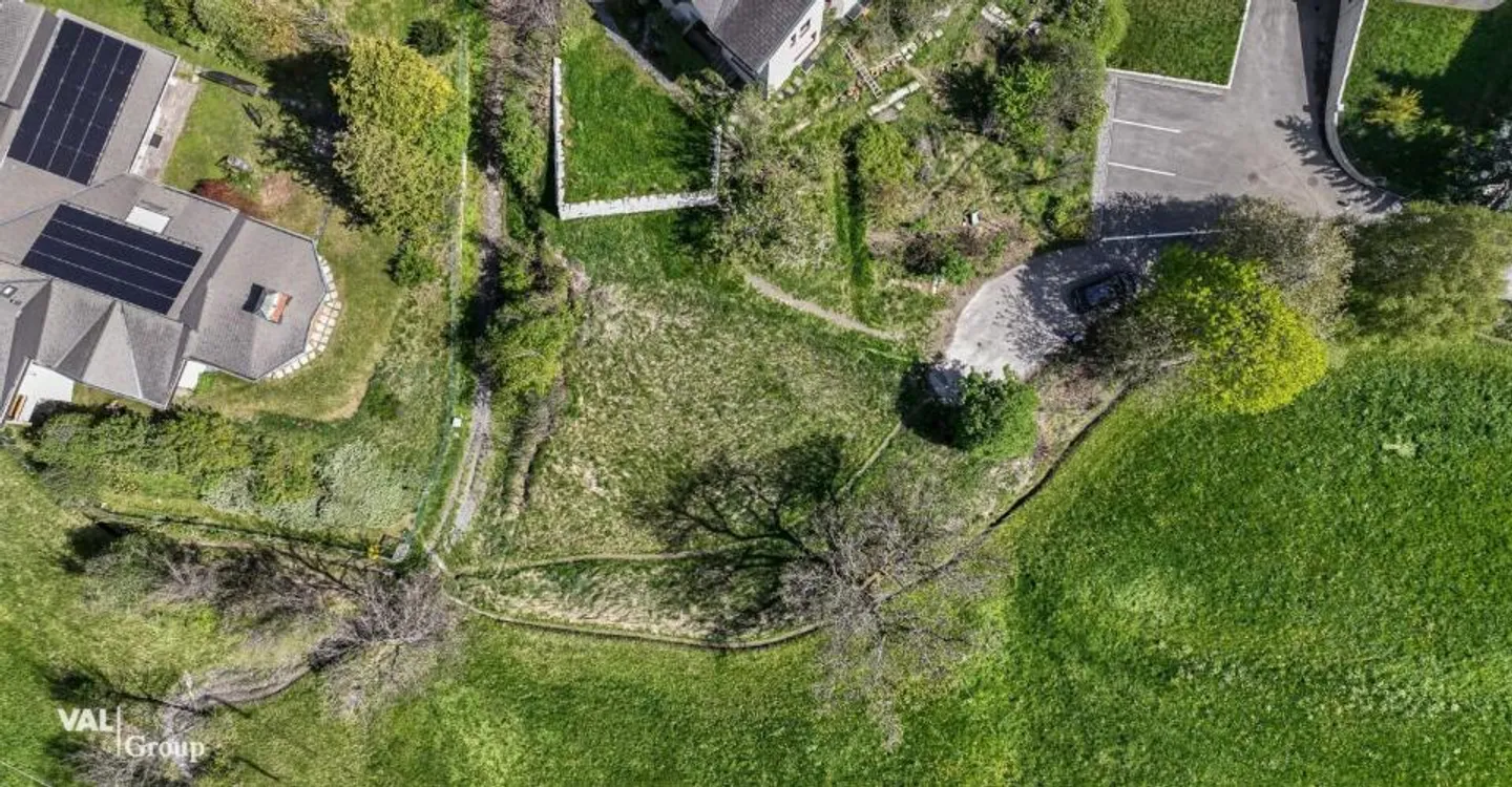 Terrain constructible avec maison individuelle approuvée dans un emplacement exclusif et élevé - Photo 6 sur 8