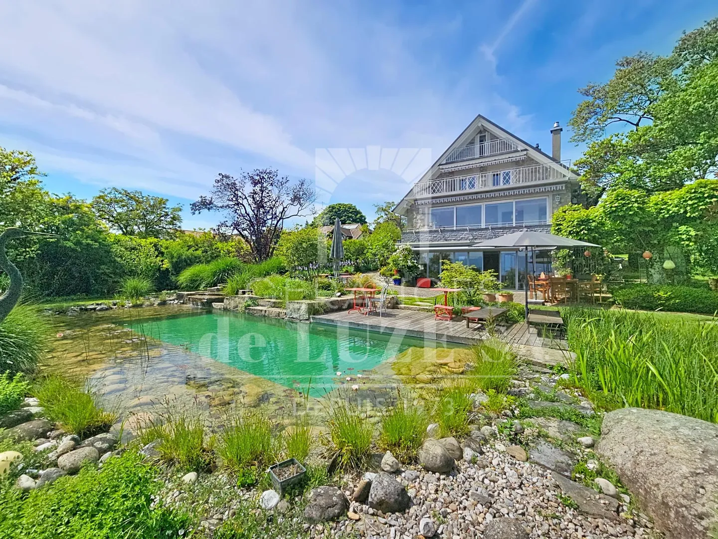 Esclusività: Villa indipendente con carattere e vista sul lago, piscina naturale e bellissimo giardino paesaggistico. - Foto 7 di 21