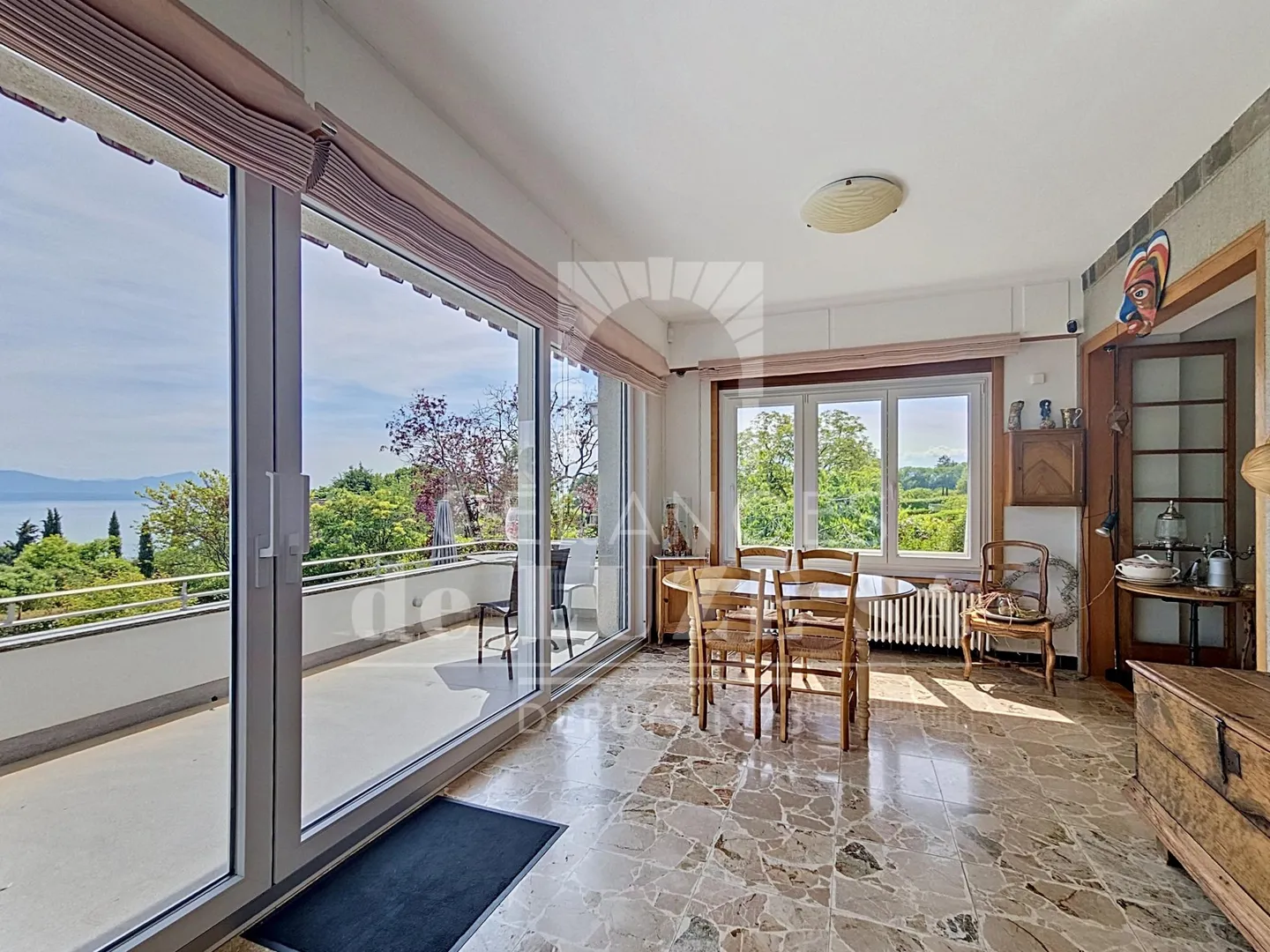 Esclusività: Villa indipendente con carattere e vista sul lago, piscina naturale e bellissimo giardino paesaggistico. - Foto 14 di 21