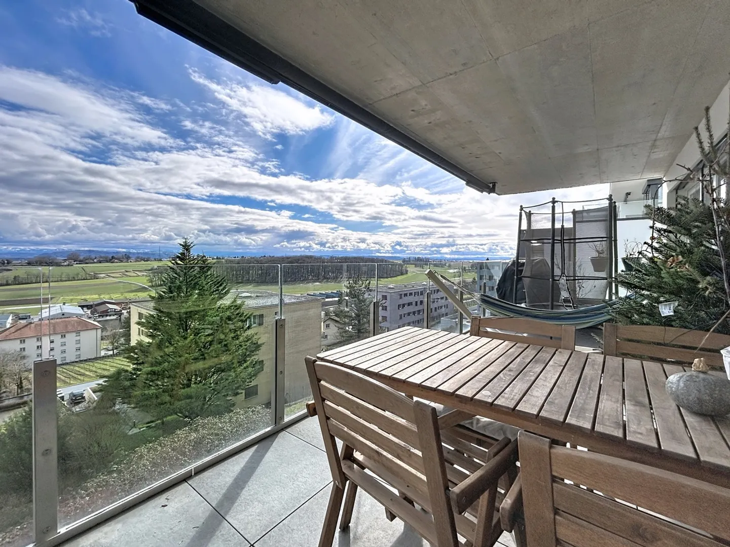 Modernes 4.5-Zimmer-Apartment - Foto 4 von 9