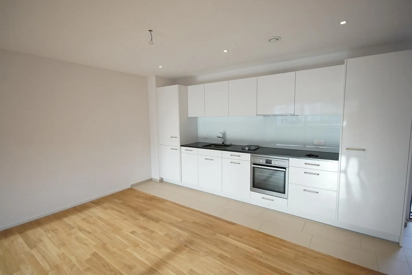 Gehobener Ausbaustandard, modern und zeitlos - Foto 2 di 5