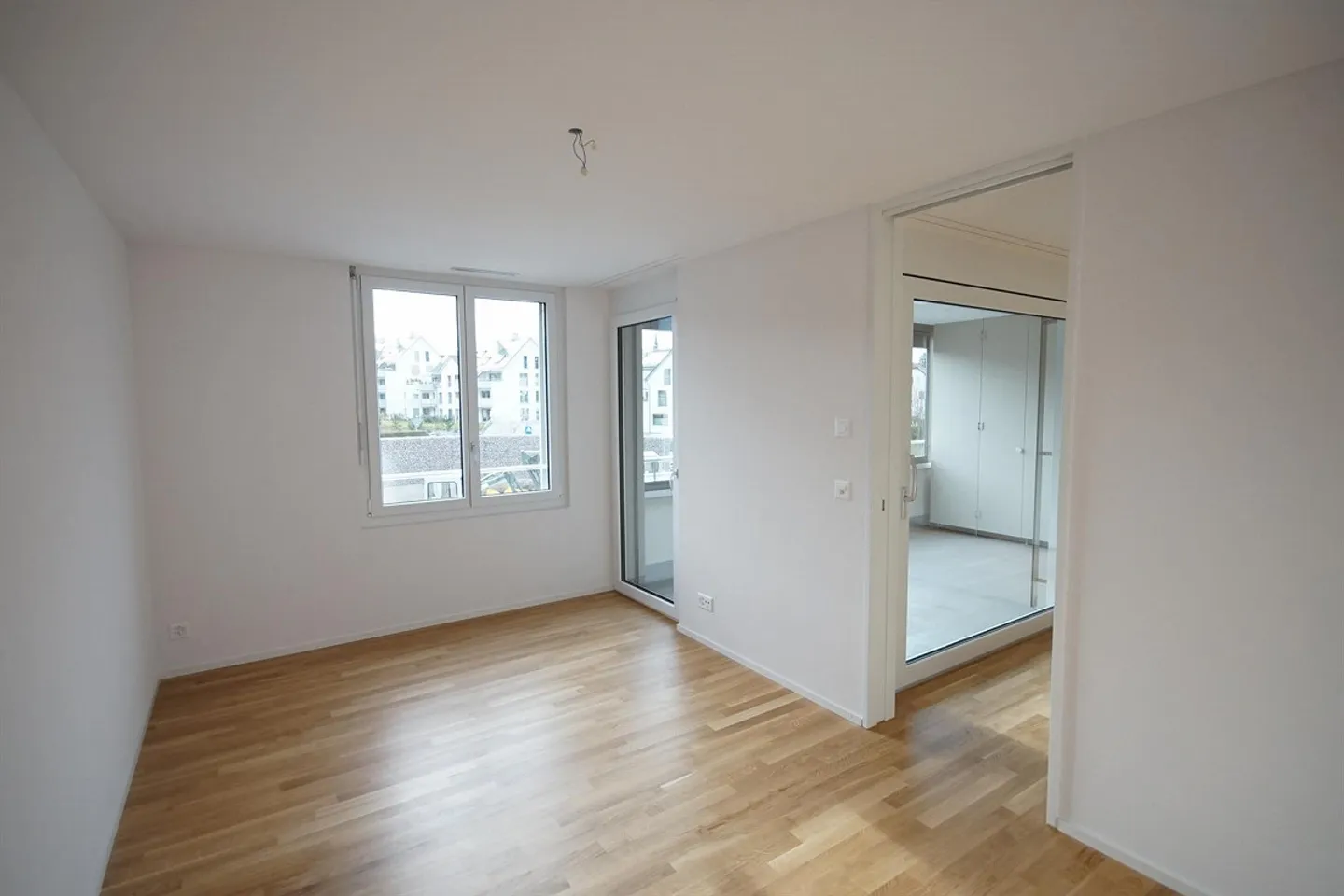 Gehobener Ausbaustandard, modern und zeitlos - Foto 3 di 5