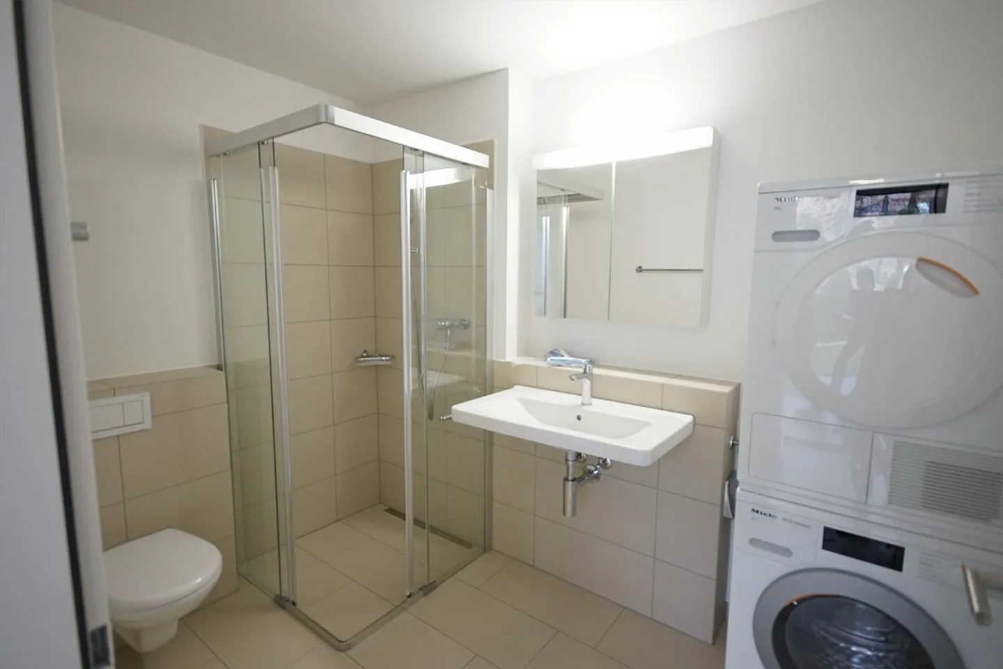 Gehobener Ausbaustandard, modern und zeitlos - Foto 4 di 5