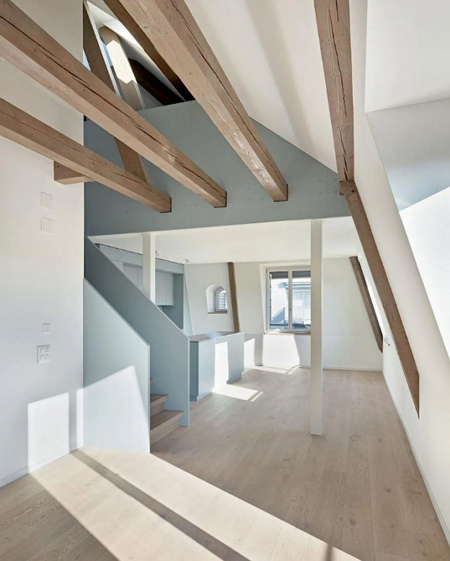 Appartement Attique Élégant à Zurich - Photo 2 sur 6