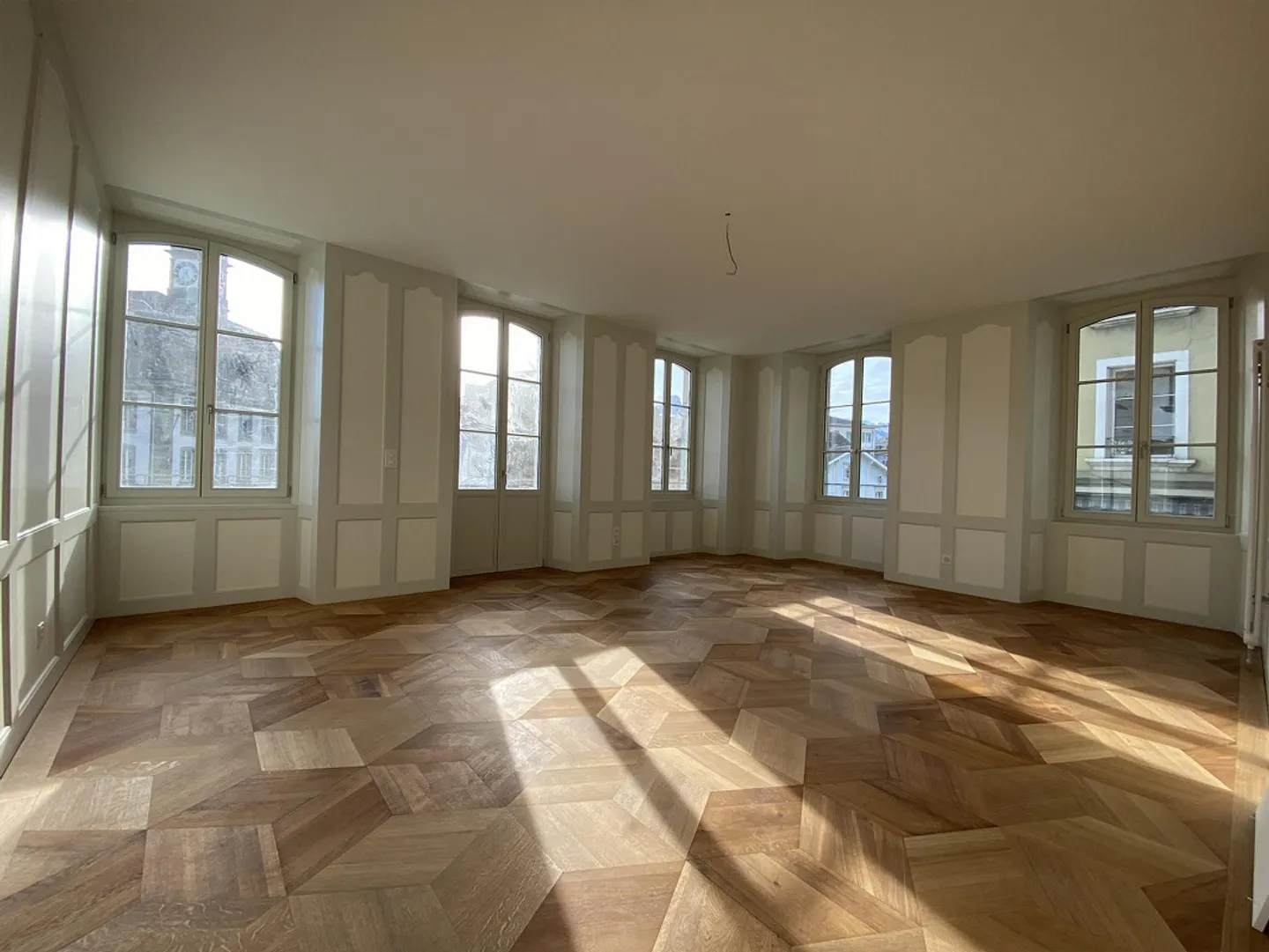 Prima locazione dopo ristrutturazione: appartamento di 2,5 stanze nel centro di Thun - Foto 2 di 11