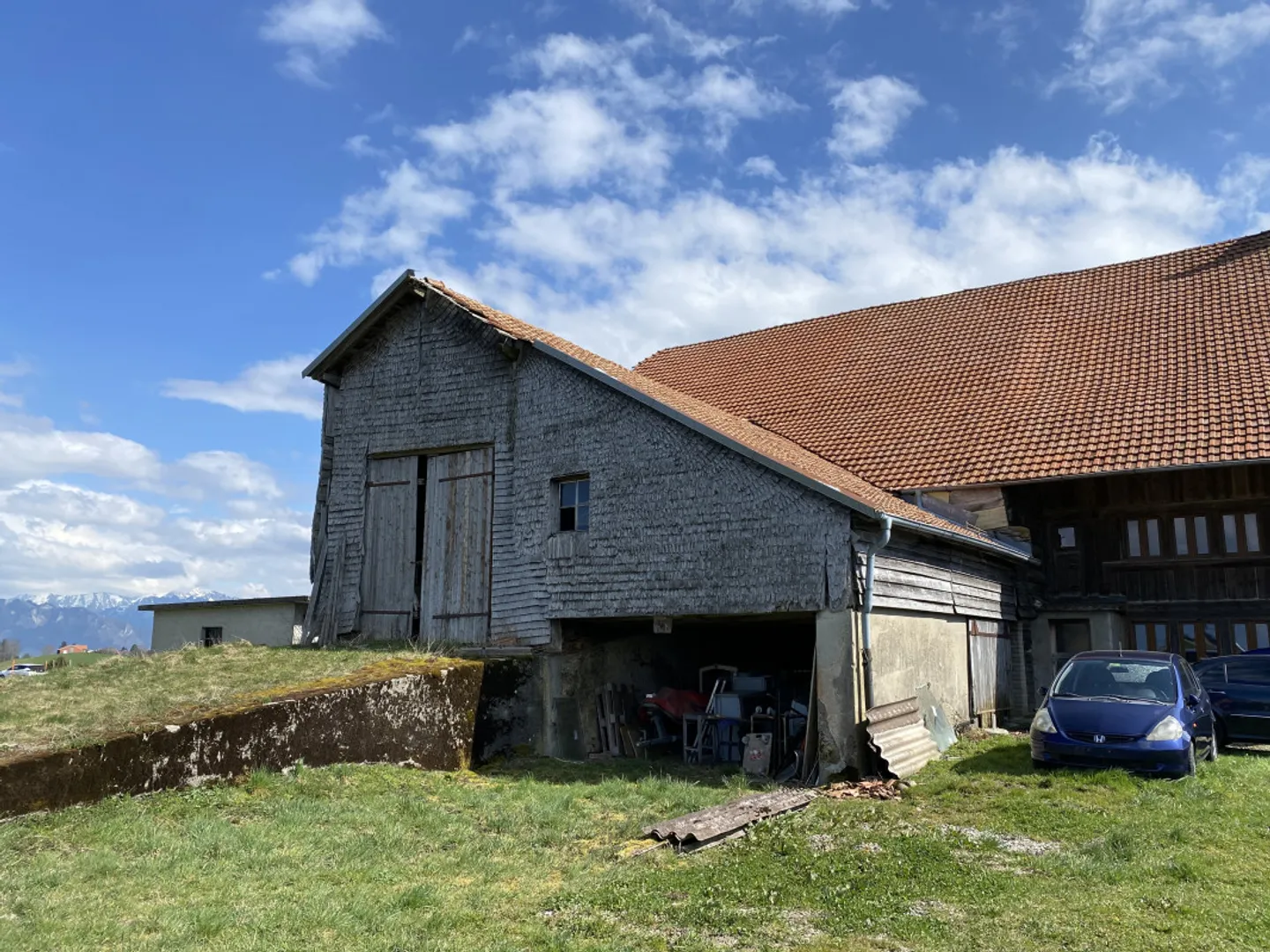 Ferme fribourgeoise à rénover avec un potentiel de construction exceptionnel ! - Photo 1 sur 3