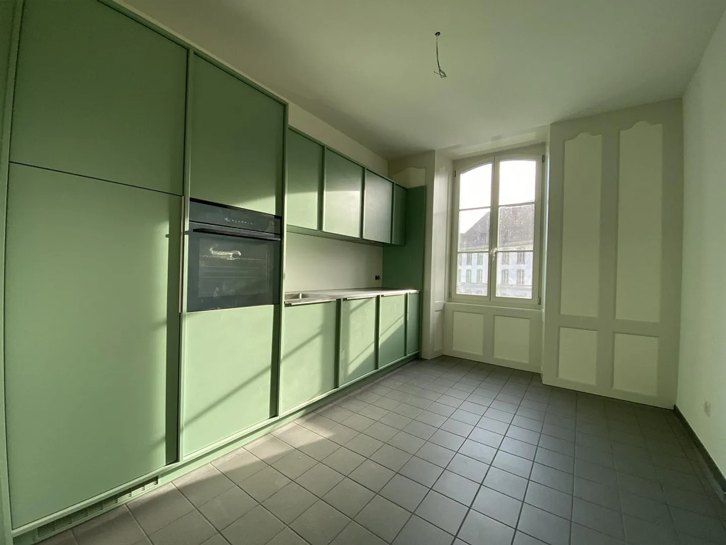 Prima locazione dopo ristrutturazione: appartamento di 2,5 stanze nel centro di Thun - Foto 9 di 11