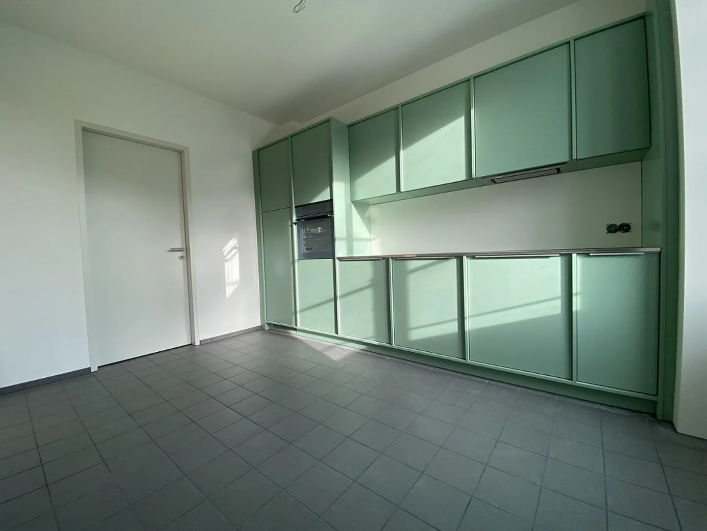 Prima locazione dopo ristrutturazione: appartamento di 2,5 stanze nel centro di Thun - Foto 10 di 11