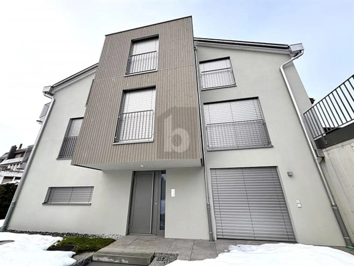 ALTA QUALITÀ, PRIMA UTILIZZO, VICINO ALLA NATURA CON VISTA SUL LAGO - Foto 2 di 6