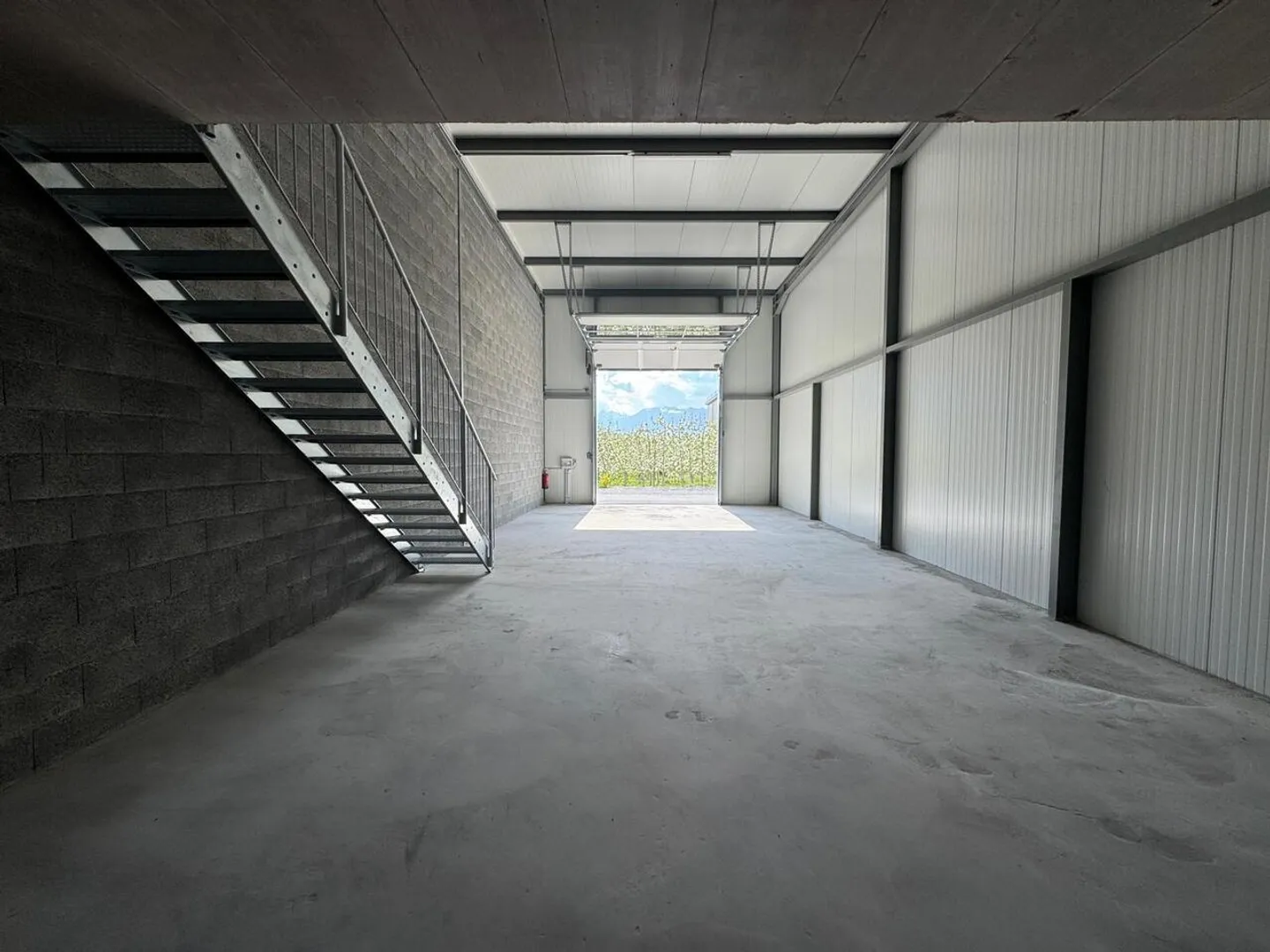 Modular space of 160m² - Flexibility & strategic accessibility A9 - Photo 3 of 7