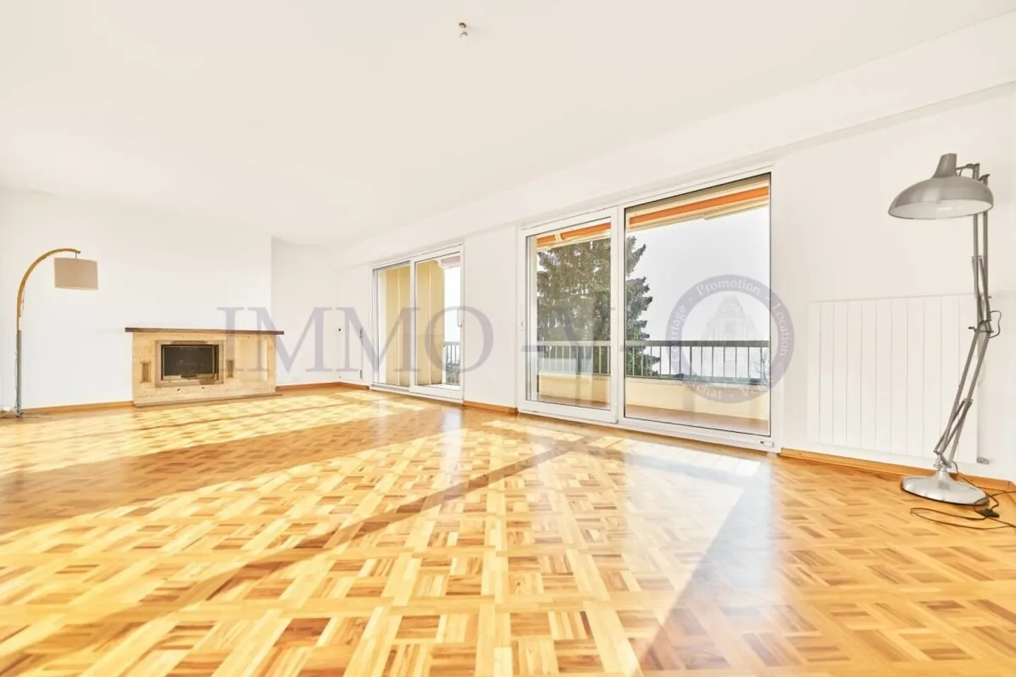 PULLY STRAND - GERÄUMIG UND HELL MIT BALKON-TERRASSE UND SEEBLICK - Foto 1 von 8