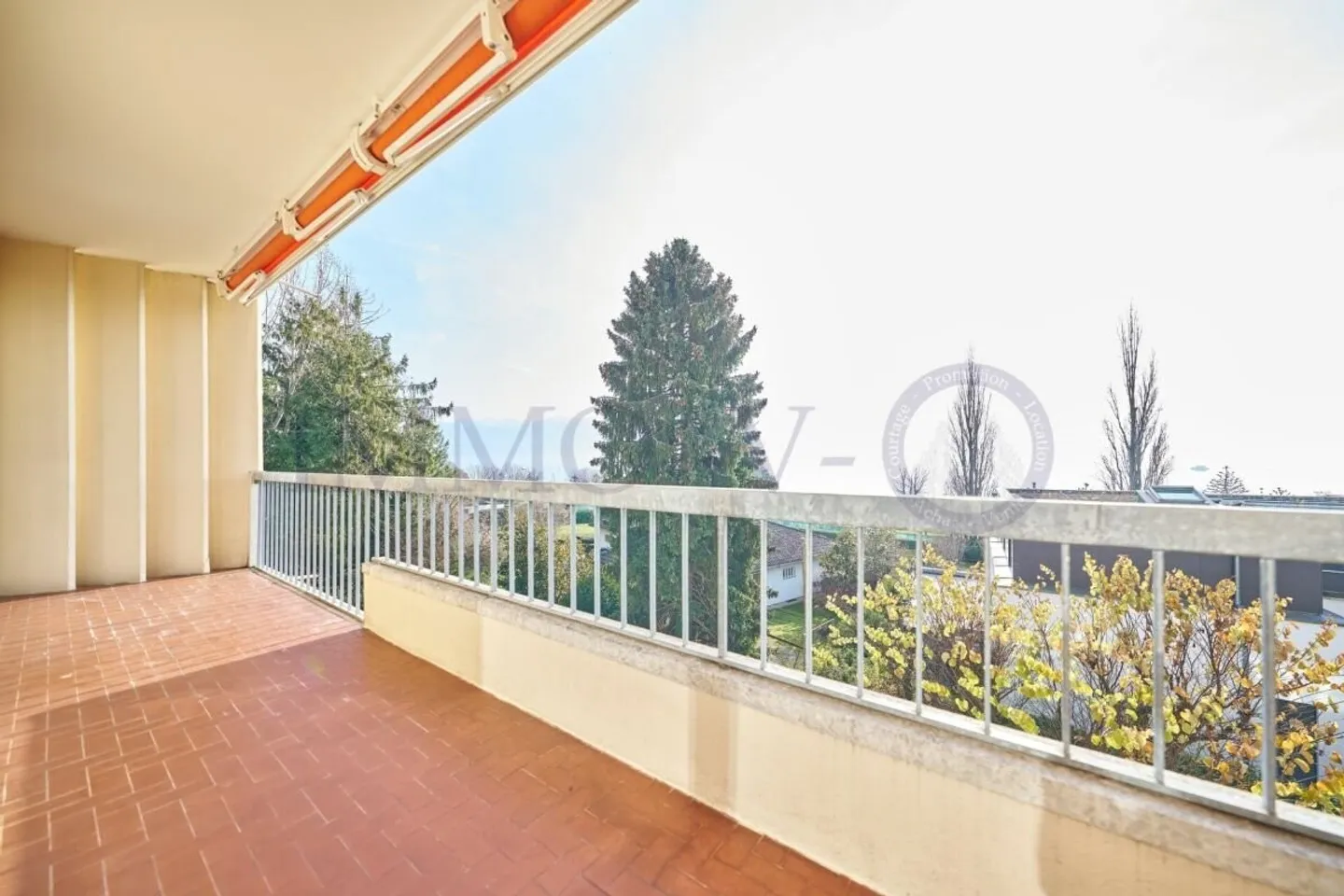 PULLY STRAND - GERÄUMIG UND HELL MIT BALKON-TERRASSE UND SEEBLICK - Foto 3 von 8