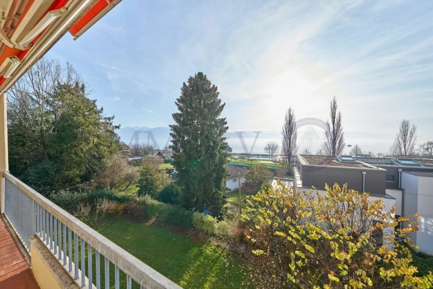 PULLY STRAND - GERÄUMIG UND HELL MIT BALKON-TERRASSE UND SEEBLICK - Foto 2 von 8