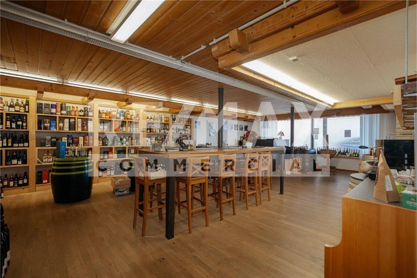 Shop, office or practice room for rent in the best location in Brienz - Photo 3 of 13