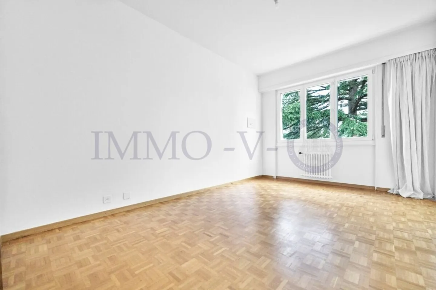 PULLY STRAND - GERÄUMIG UND HELL MIT BALKON-TERRASSE UND SEEBLICK - Foto 6 von 8