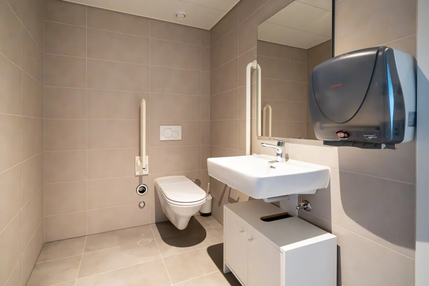 Wunderschöner, sehr heller Verkaufsraum, nahe dem See in Morges - Foto 5 von 7