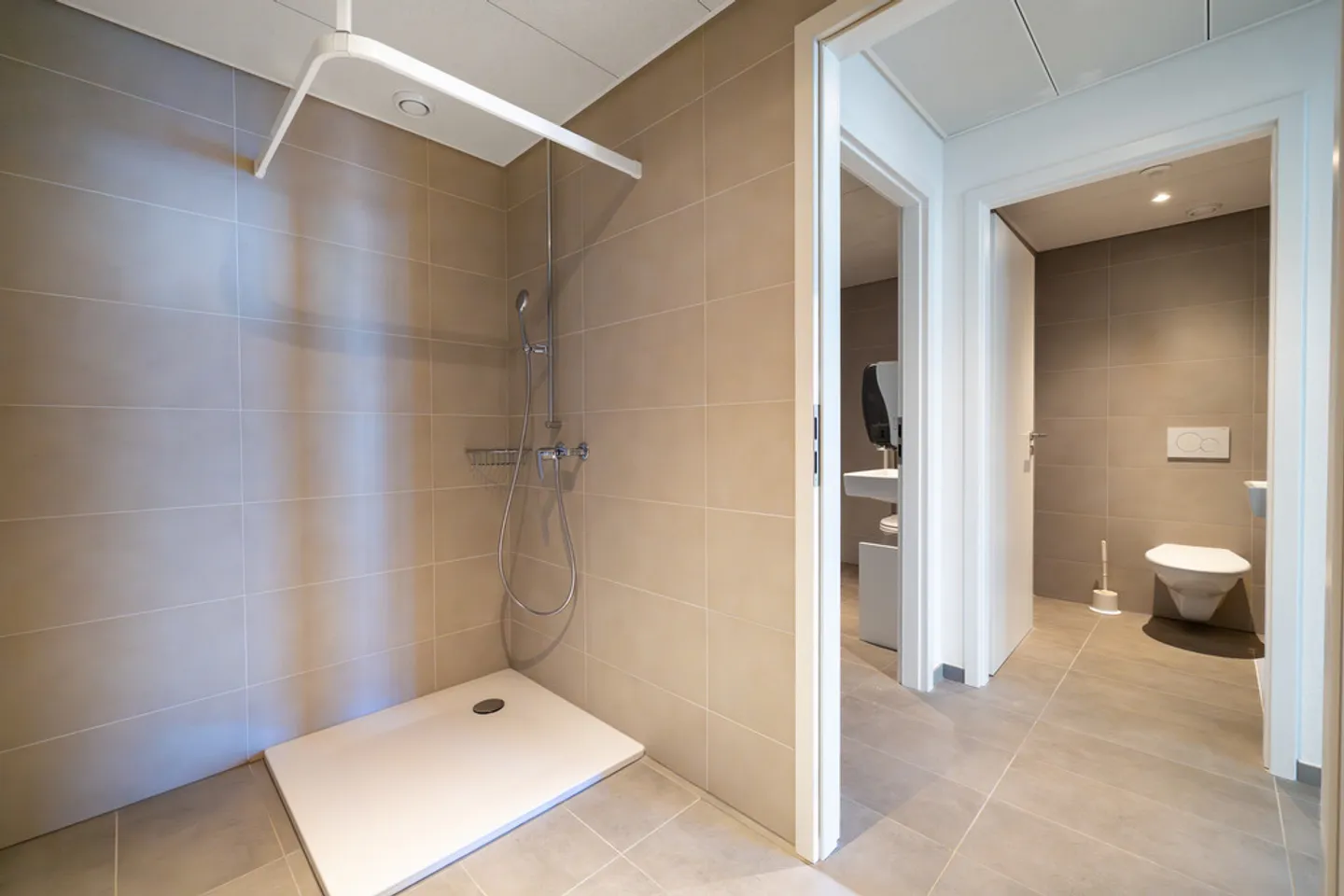 Wunderschöner, sehr heller Verkaufsraum, nahe dem See in Morges - Foto 6 von 7