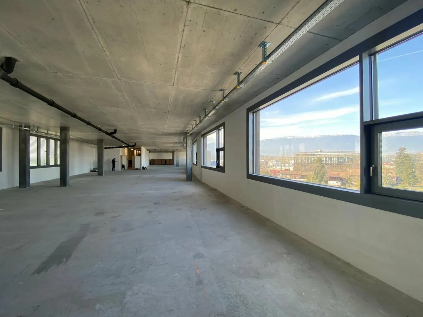 Superfici di attività in un edificio multifunzionale nella zona FTI - Foto 4 di 8