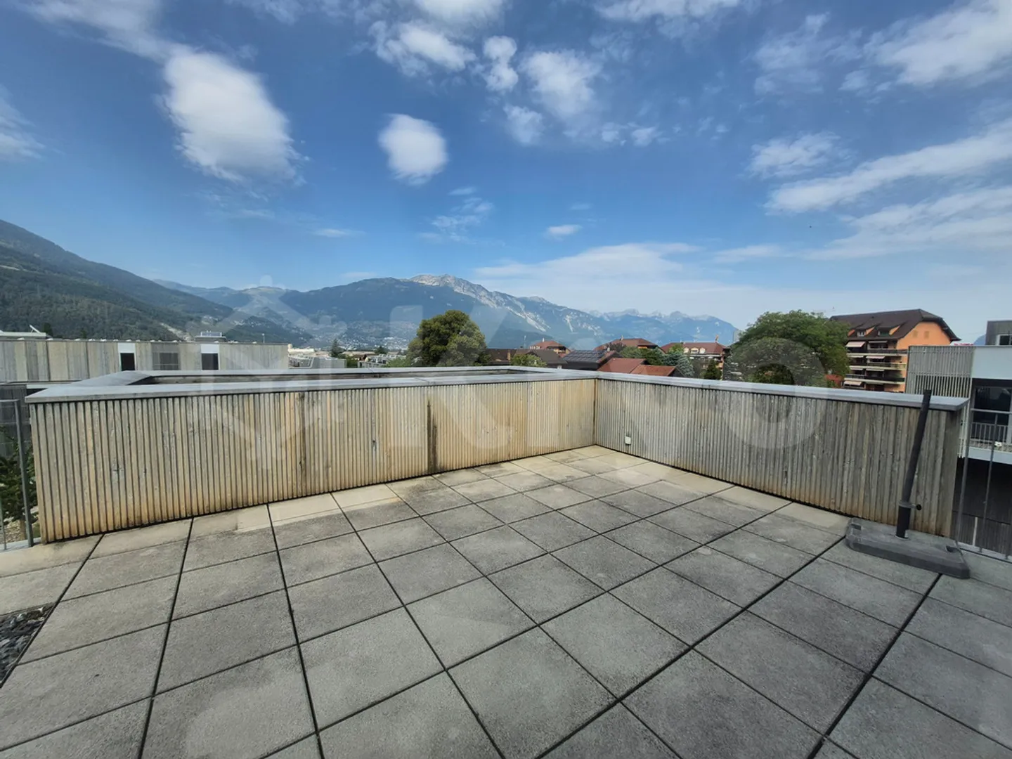 Charmant Appartement Attique - Photo 2 sur 9