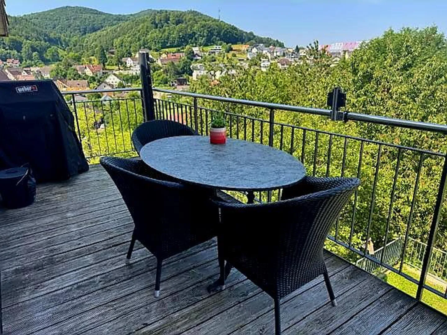 Appartement en attique original avec un agencement attrayant dans un quartier résidentiel calme - Photo 1 sur 17