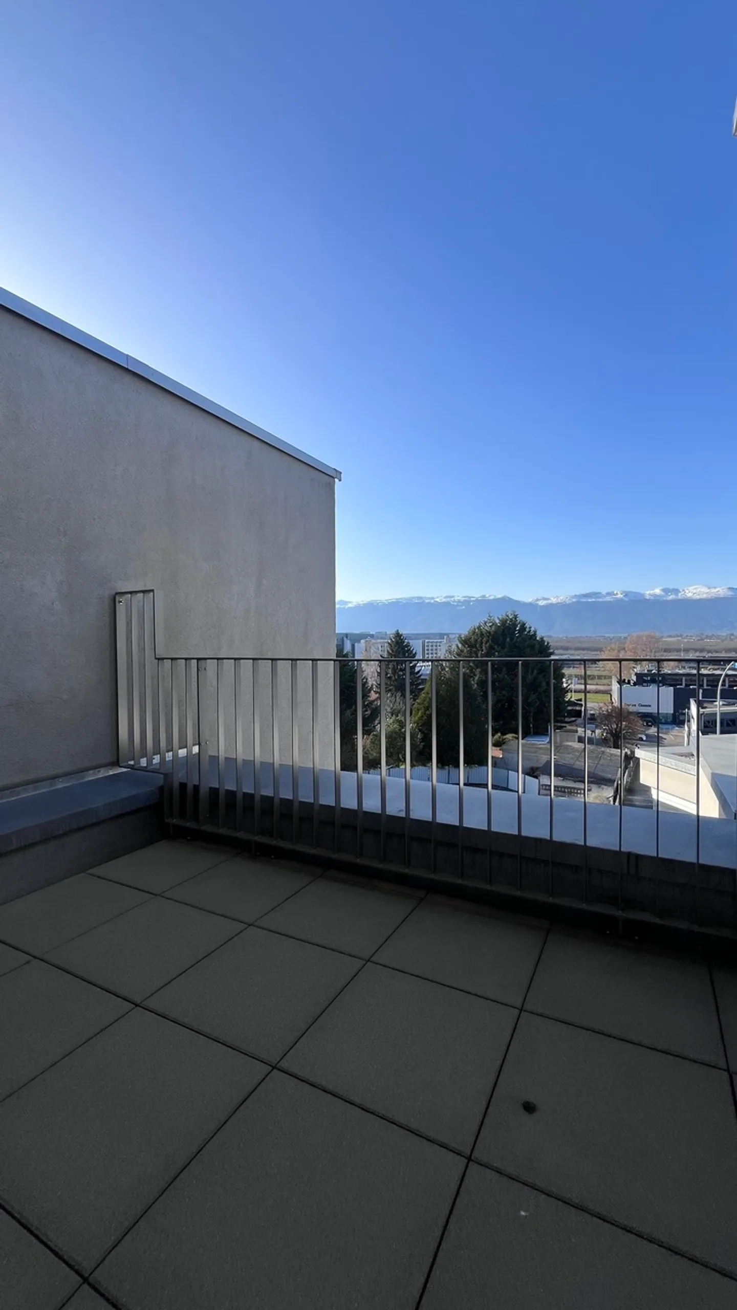Neu: Penthouse mit 4 Zimmern, Balkon, Terrasse und Blick auf den Jura - Foto 2 von 8