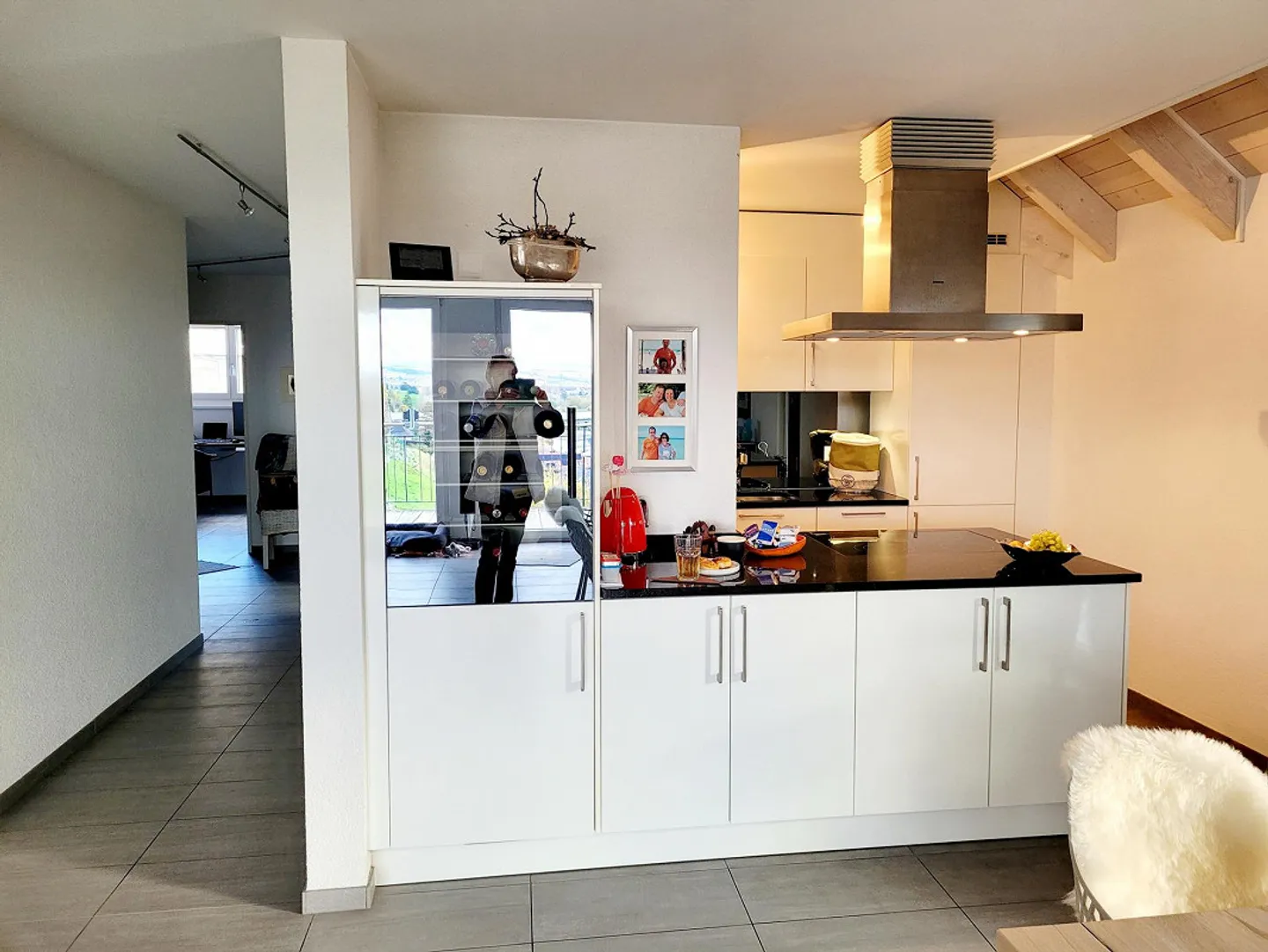 Appartement en attique original avec un agencement attrayant dans un quartier résidentiel calme - Photo 5 sur 17