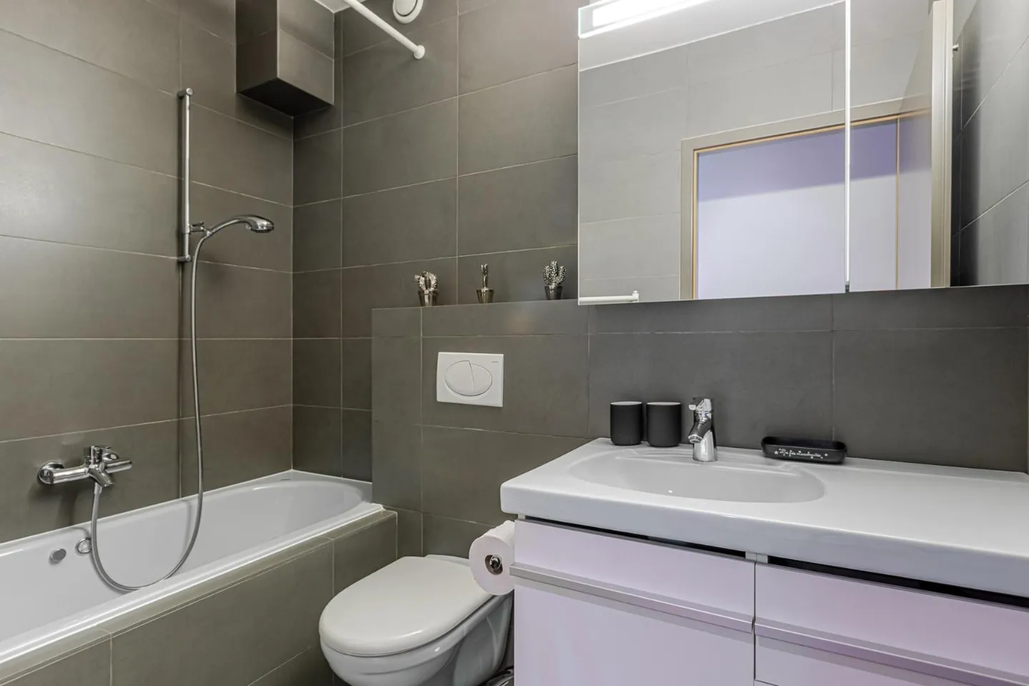 Furnished Apartment - Photo 5 of 6