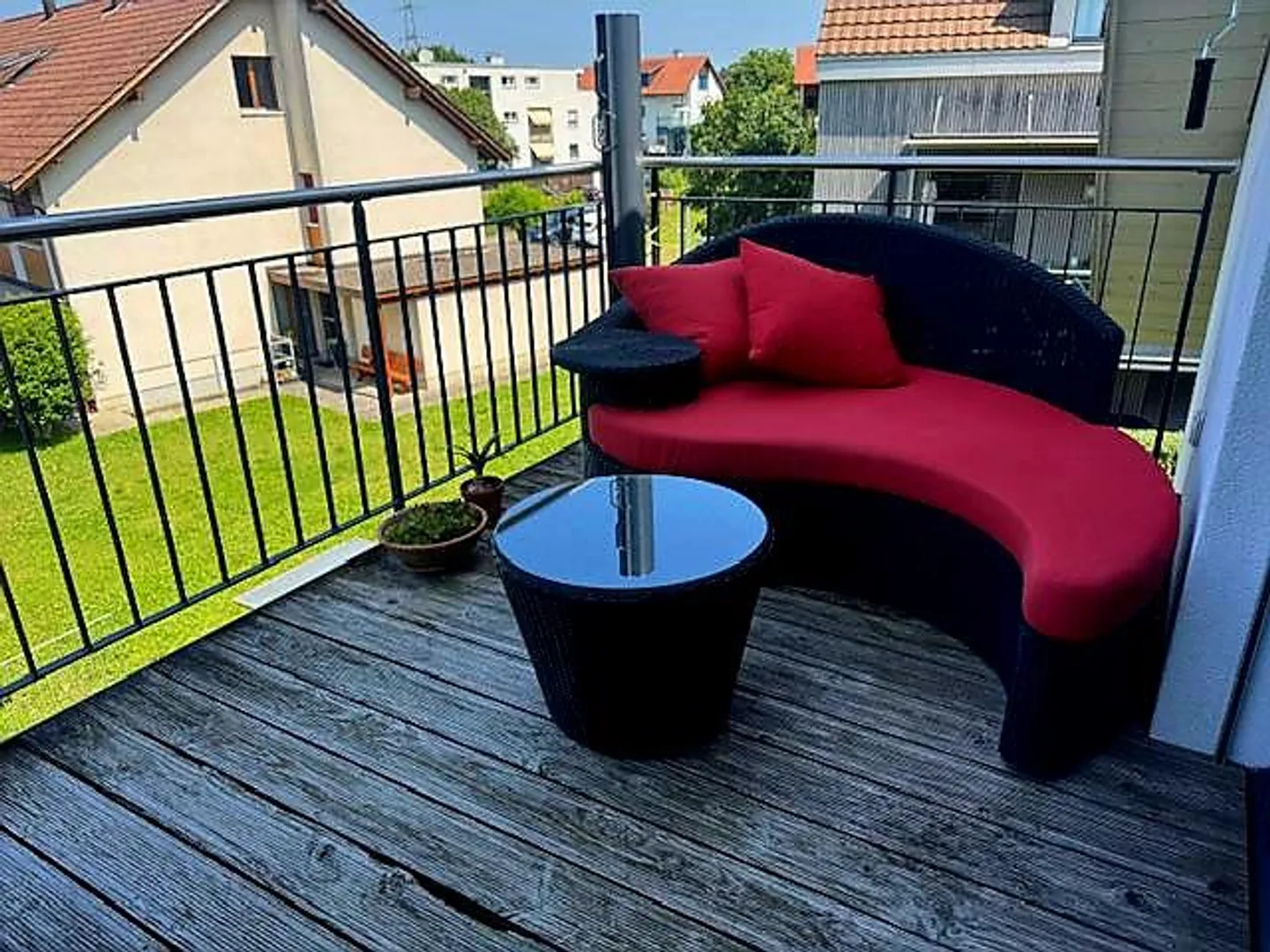 Appartement en attique original avec un agencement attrayant dans un quartier résidentiel calme - Photo 2 sur 17