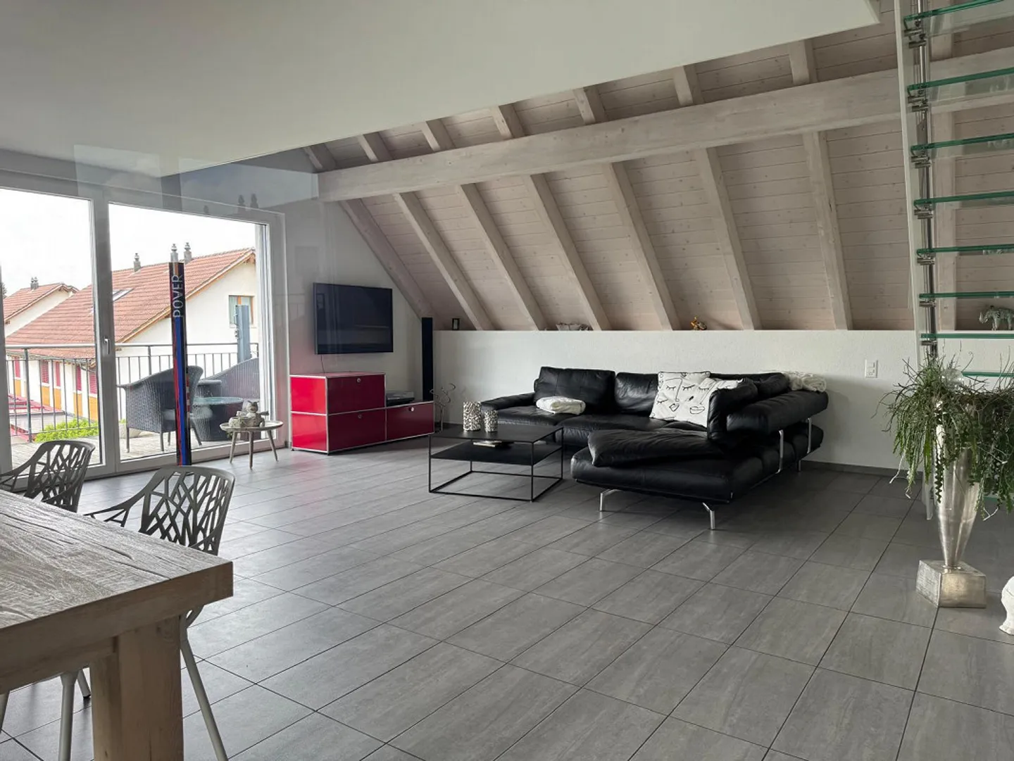 Appartement en attique original avec un agencement attrayant dans un quartier résidentiel calme - Photo 9 sur 17