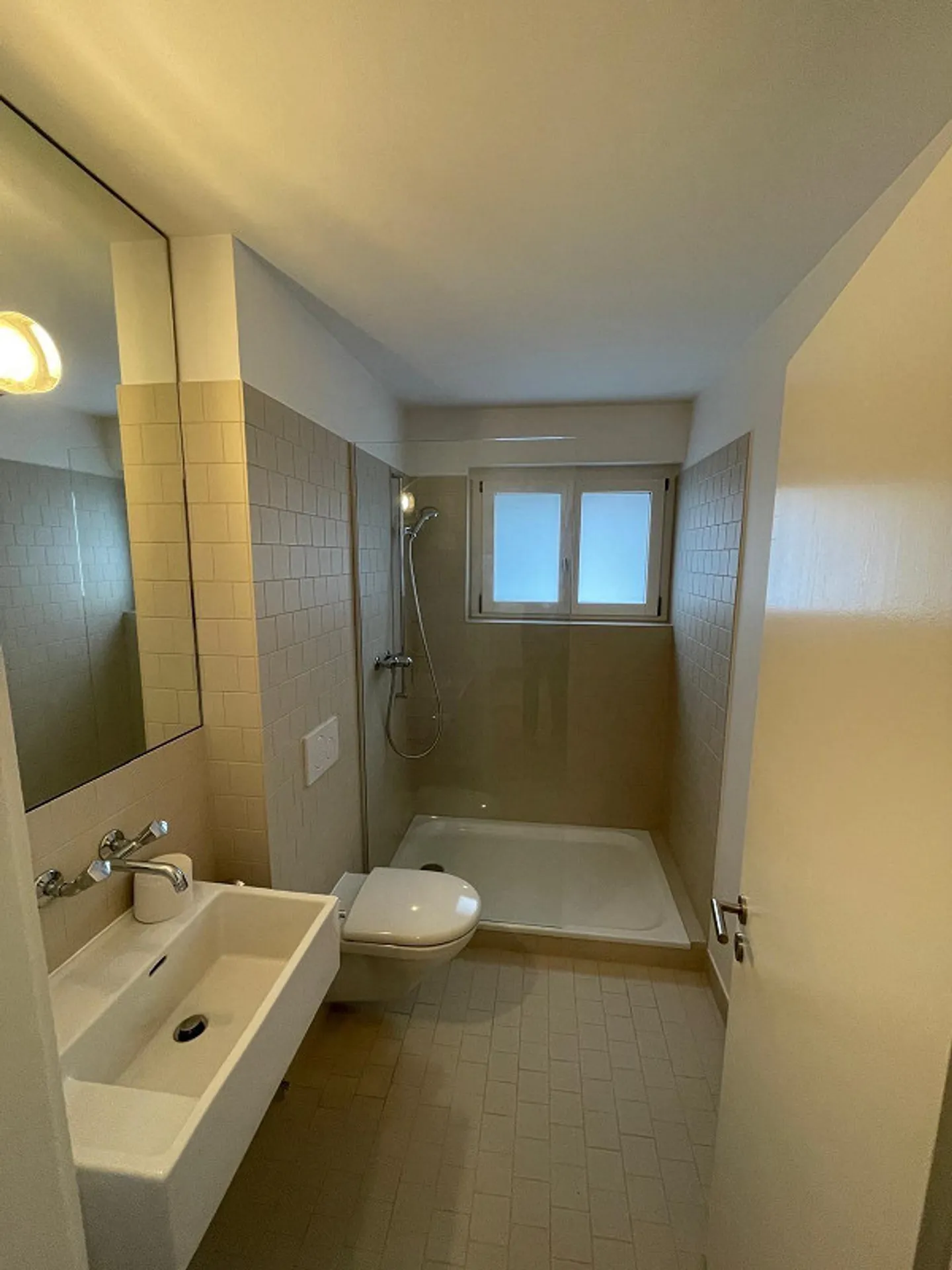 Appartement rénové de 3,5 pièces au 1er étage à Allschwil à louer - Photo 2 sur 7