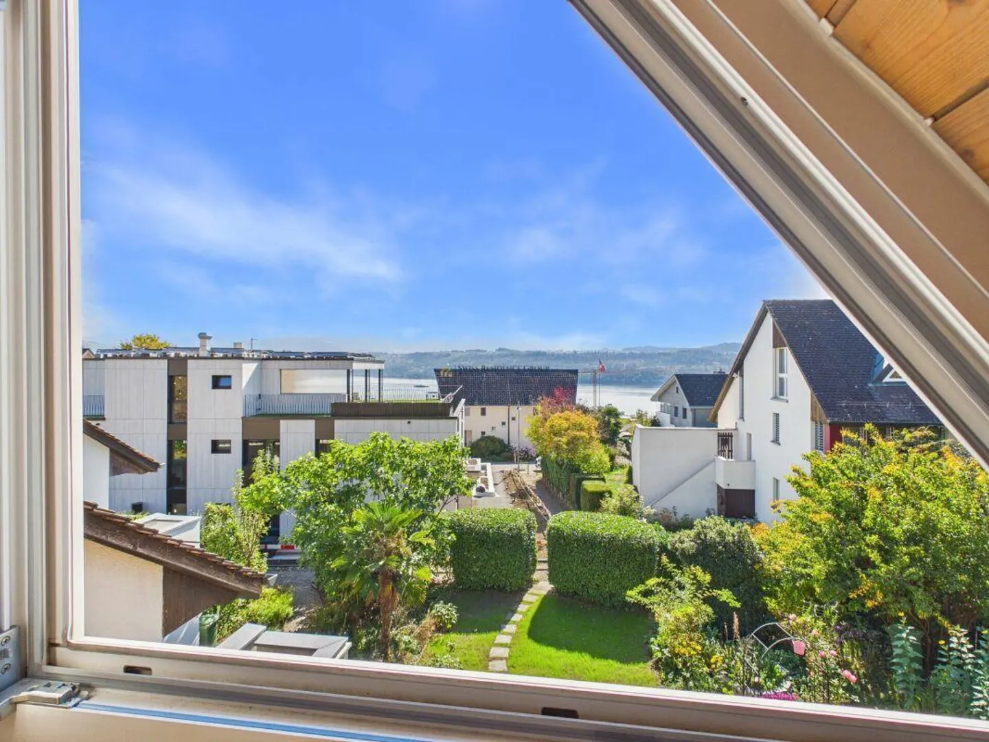 Plenty of Space for Young and Old: Family-Friendly Townhouse with Converted Attic & Lake View - Photo 16 of 19