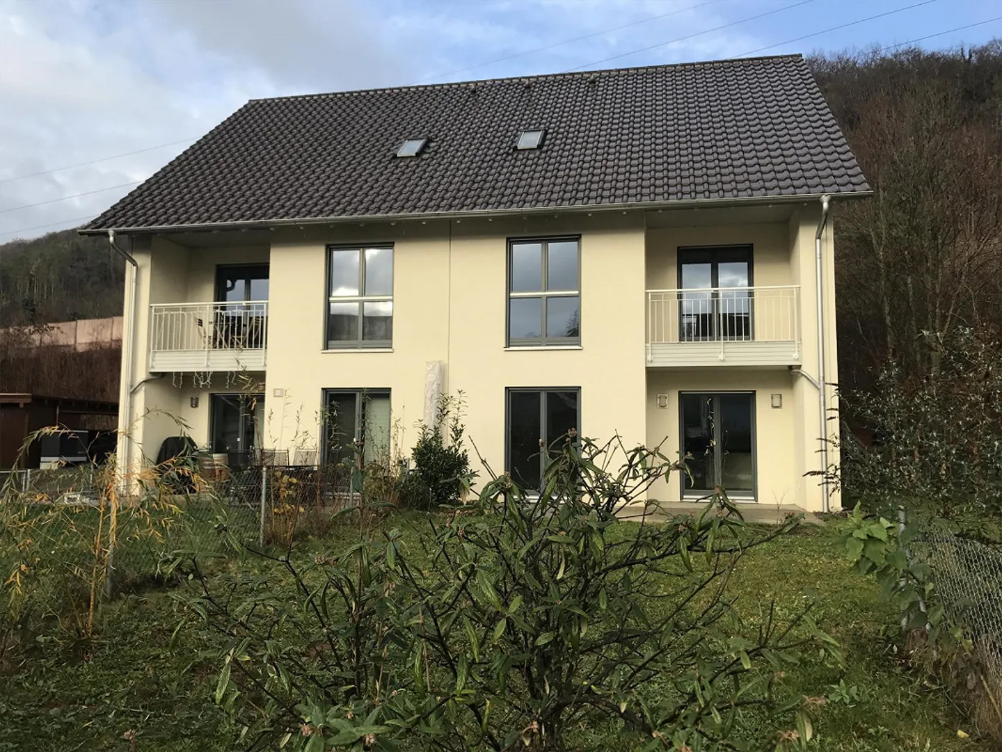 Modernes Familienhaus mit Garten - Foto 2 von 10