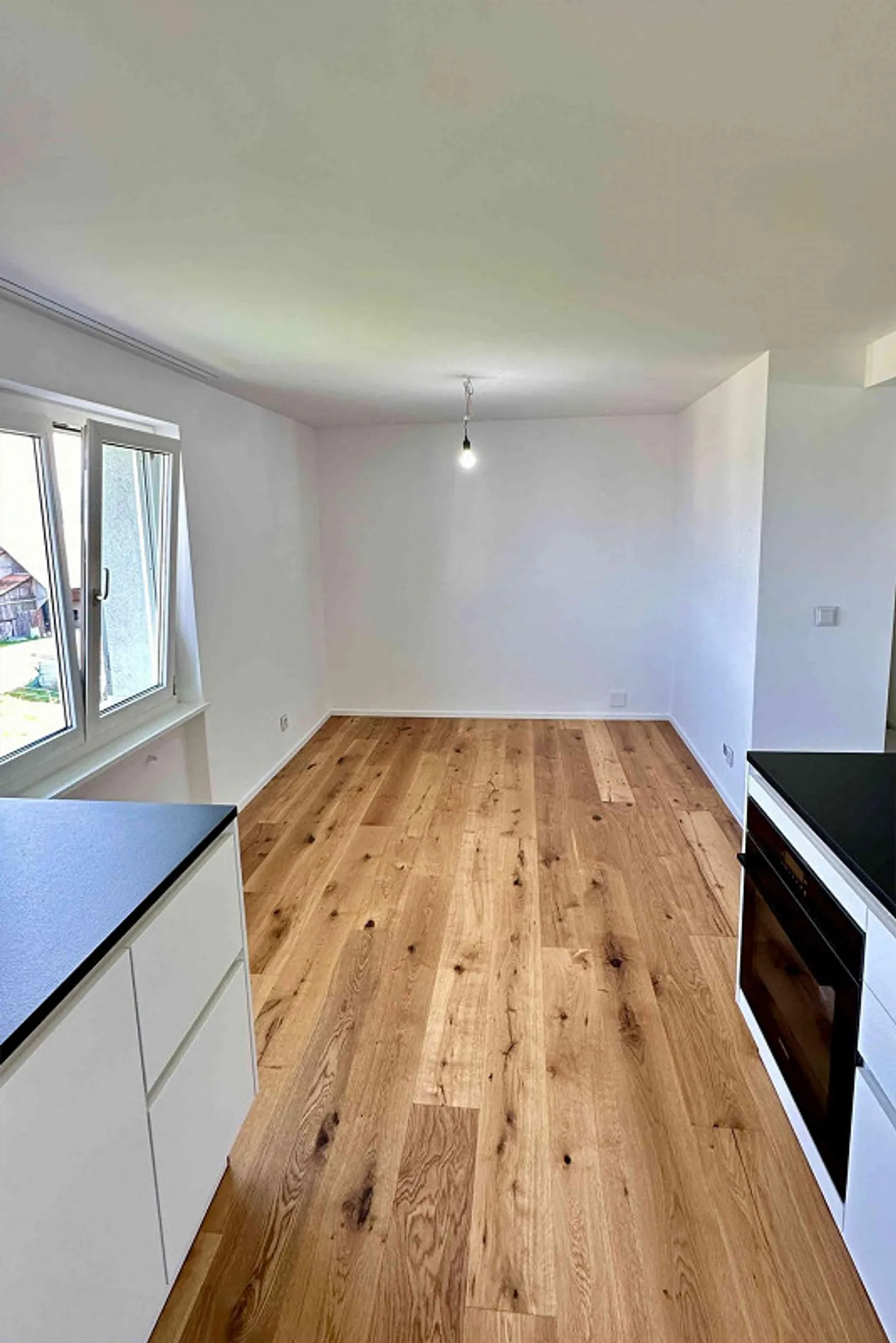 À proximité immédiate de la ville - situé au calme avec une vue imprenable - Photo 3 sur 9