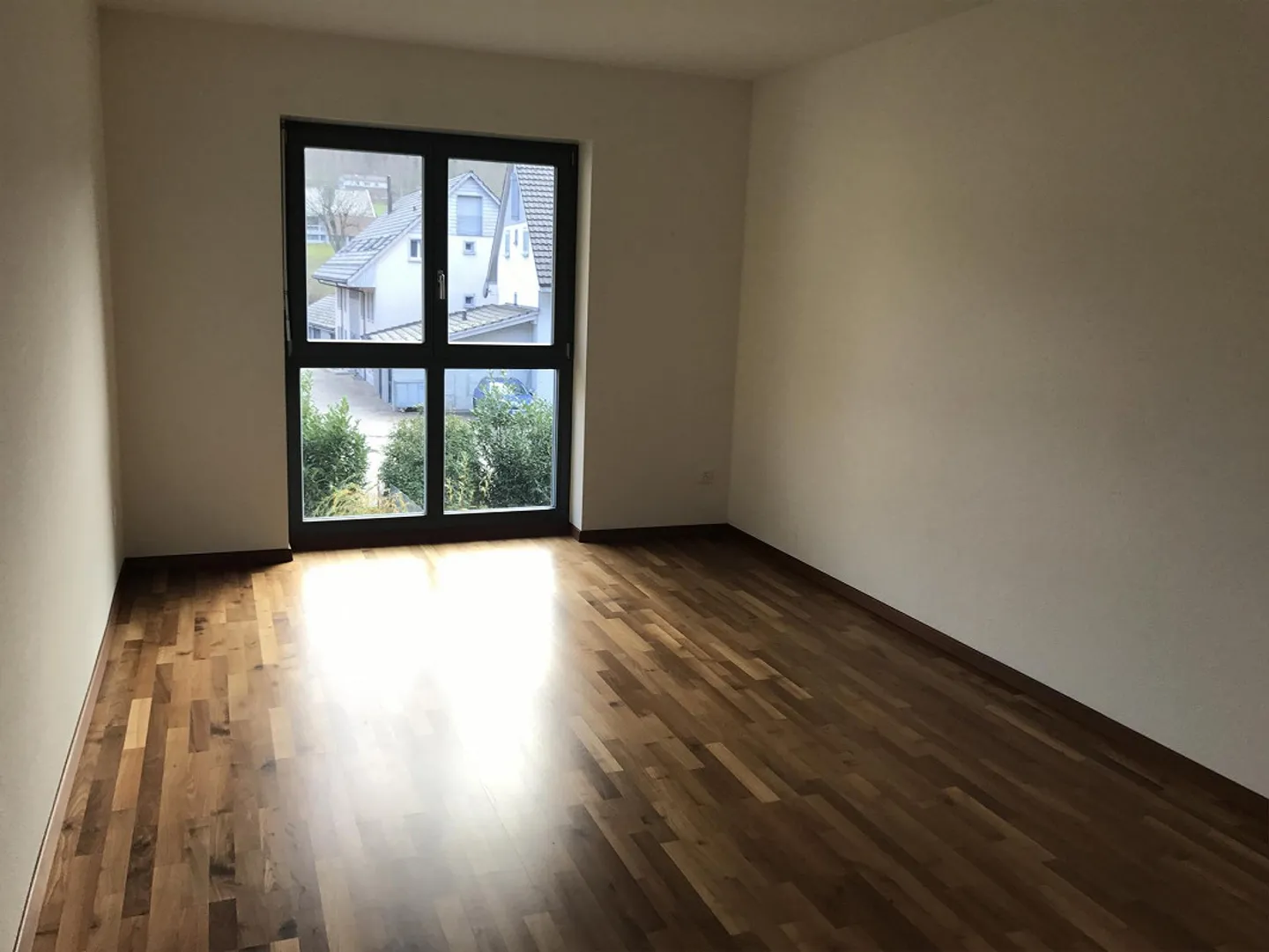 Modernes Familienhaus mit Garten - Foto 6 von 10