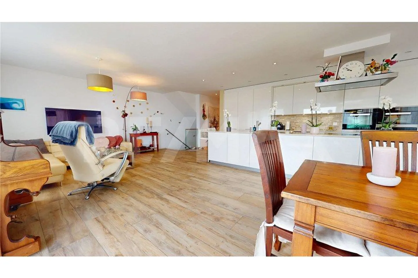 Vivere moderno e posizione tranquilla in collina - Foto 4 di 10