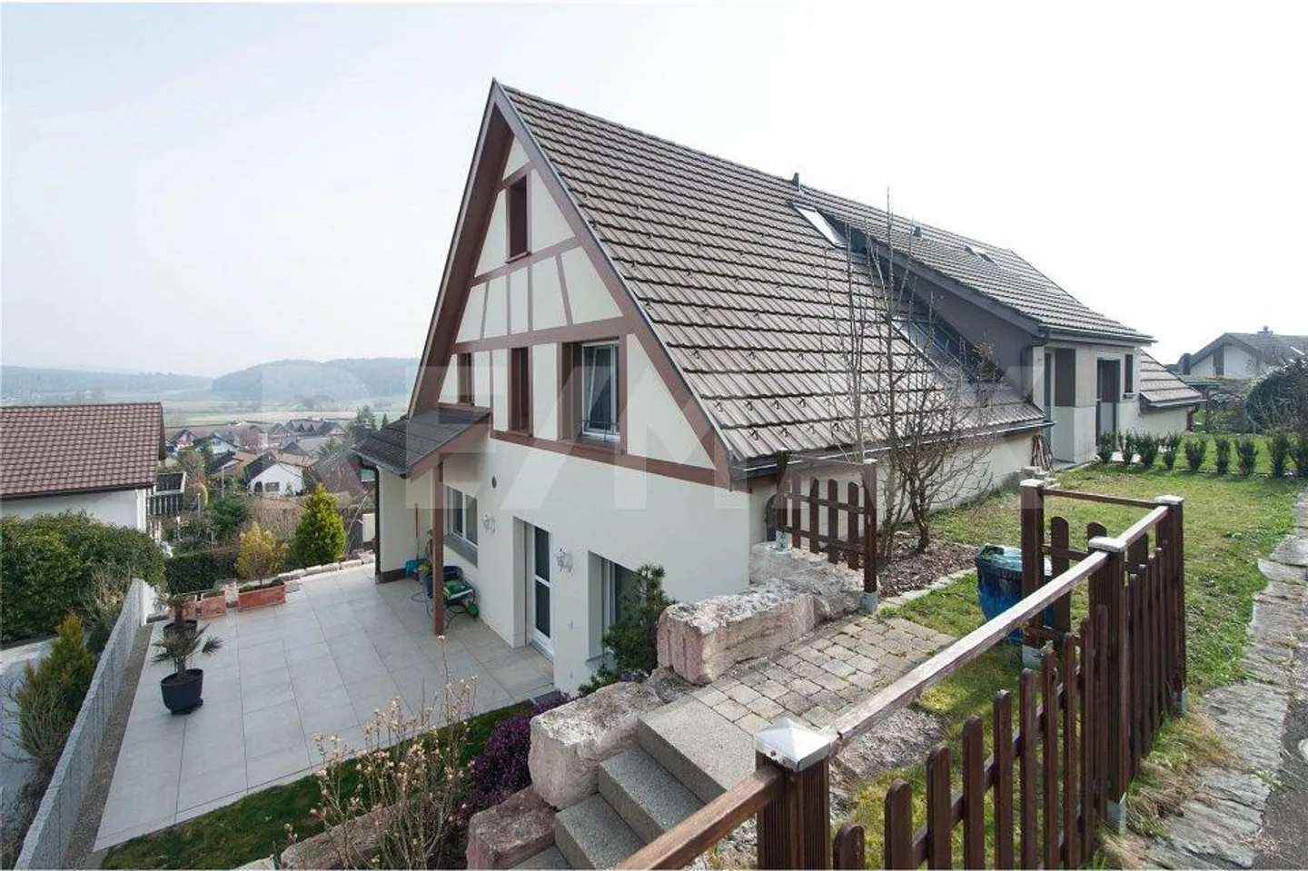 Vivere moderno e posizione tranquilla in collina - Foto 1 di 10