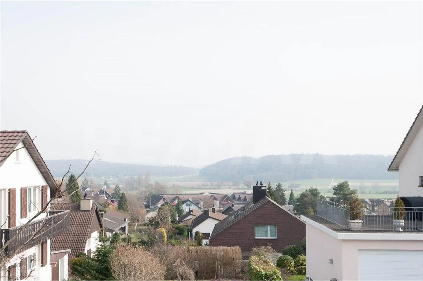 Vivere moderno e posizione tranquilla in collina - Foto 2 di 10