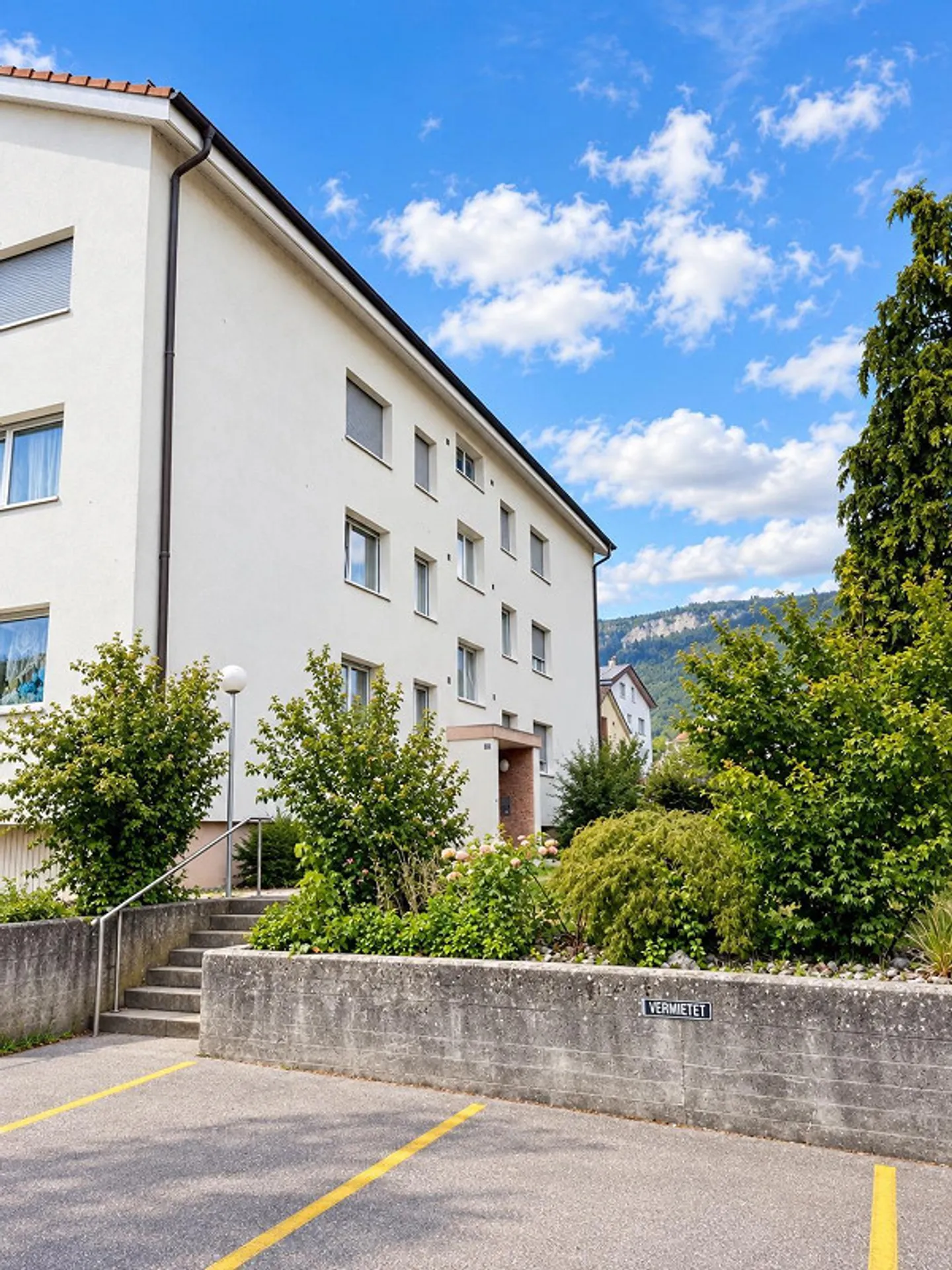 Charming 2.5-room attic apartment with balcony in Bettlach for rent! - Photo 1 of 11