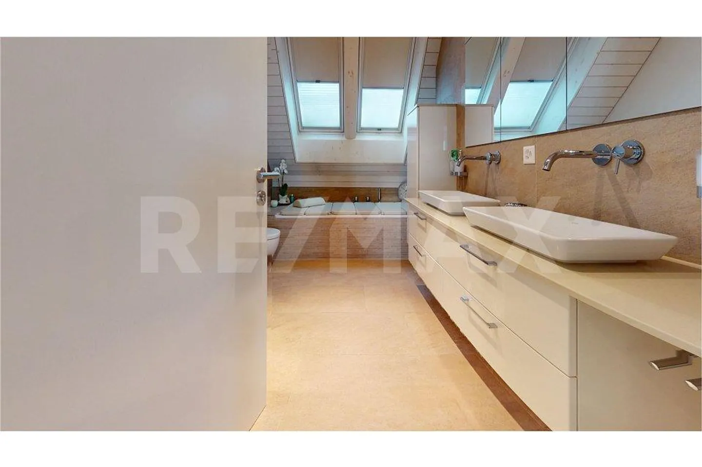 Vivere moderno e posizione tranquilla in collina - Foto 6 di 10