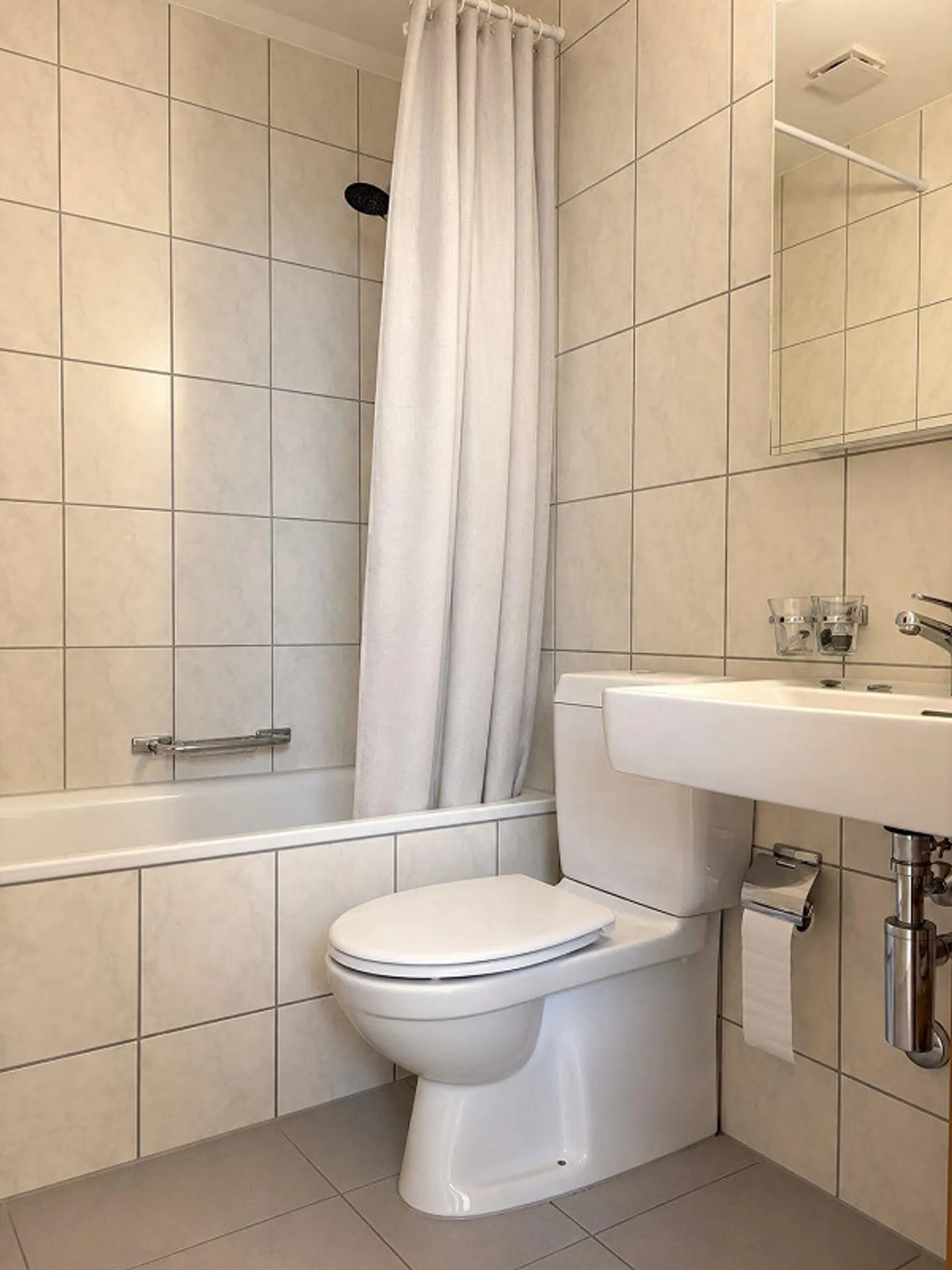 Charming 2.5-room attic apartment with balcony in Bettlach for rent! - Photo 4 of 11