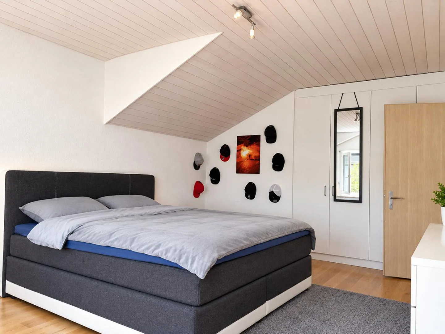 Charming 2.5-room attic apartment with balcony in Bettlach for rent! - Photo 6 of 11