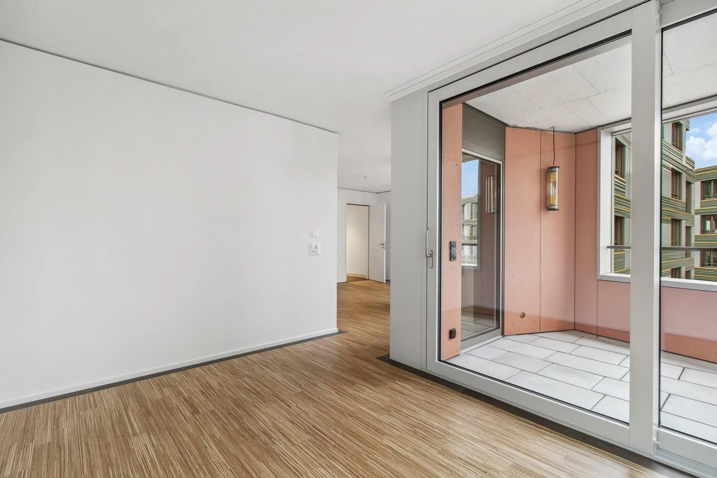 Beautiful 3.5 Room Apartment Near Triemli Hospital - Photo 3 of 4