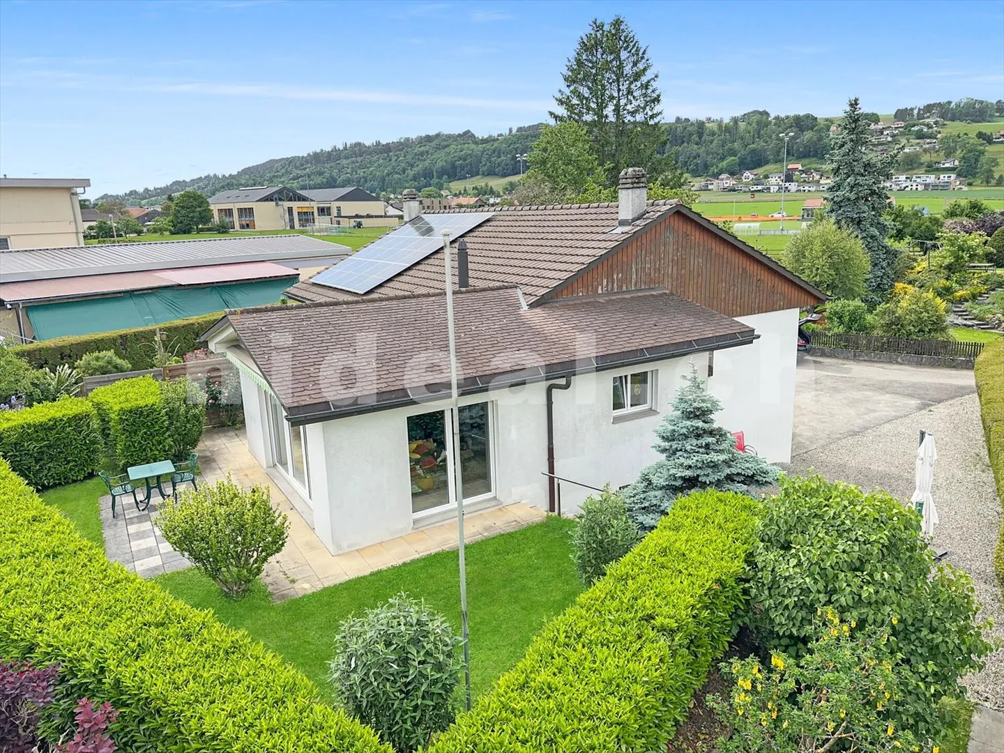 Single house for sale - Photo 1 of 13