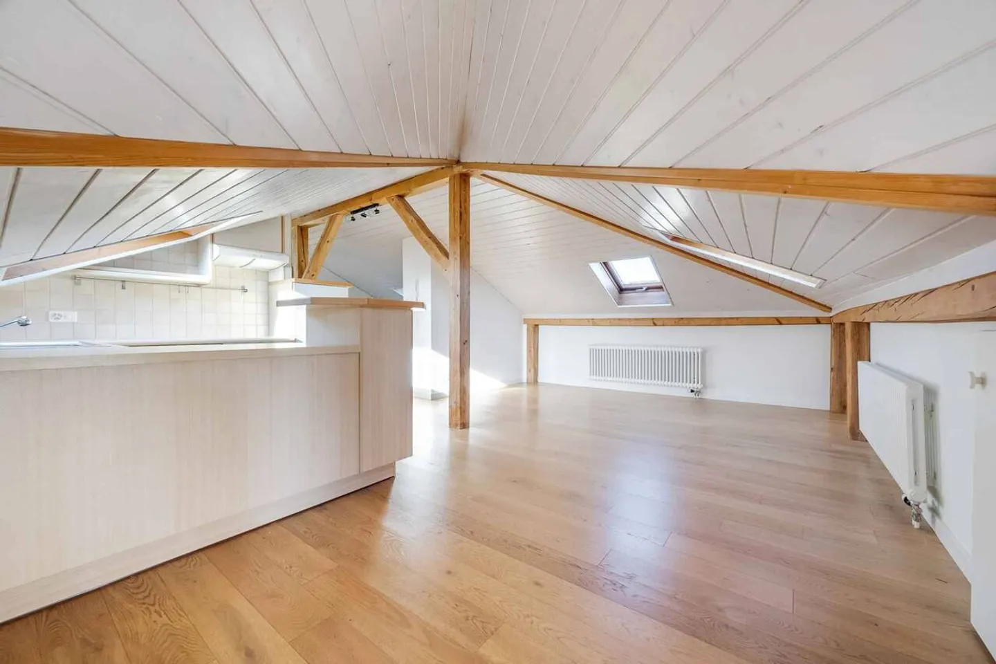 Charaktervolle 2,5-Zimmer-Wohnung unter dem Dach, Blick auf den See & die Alpen - Foto 6 von 10